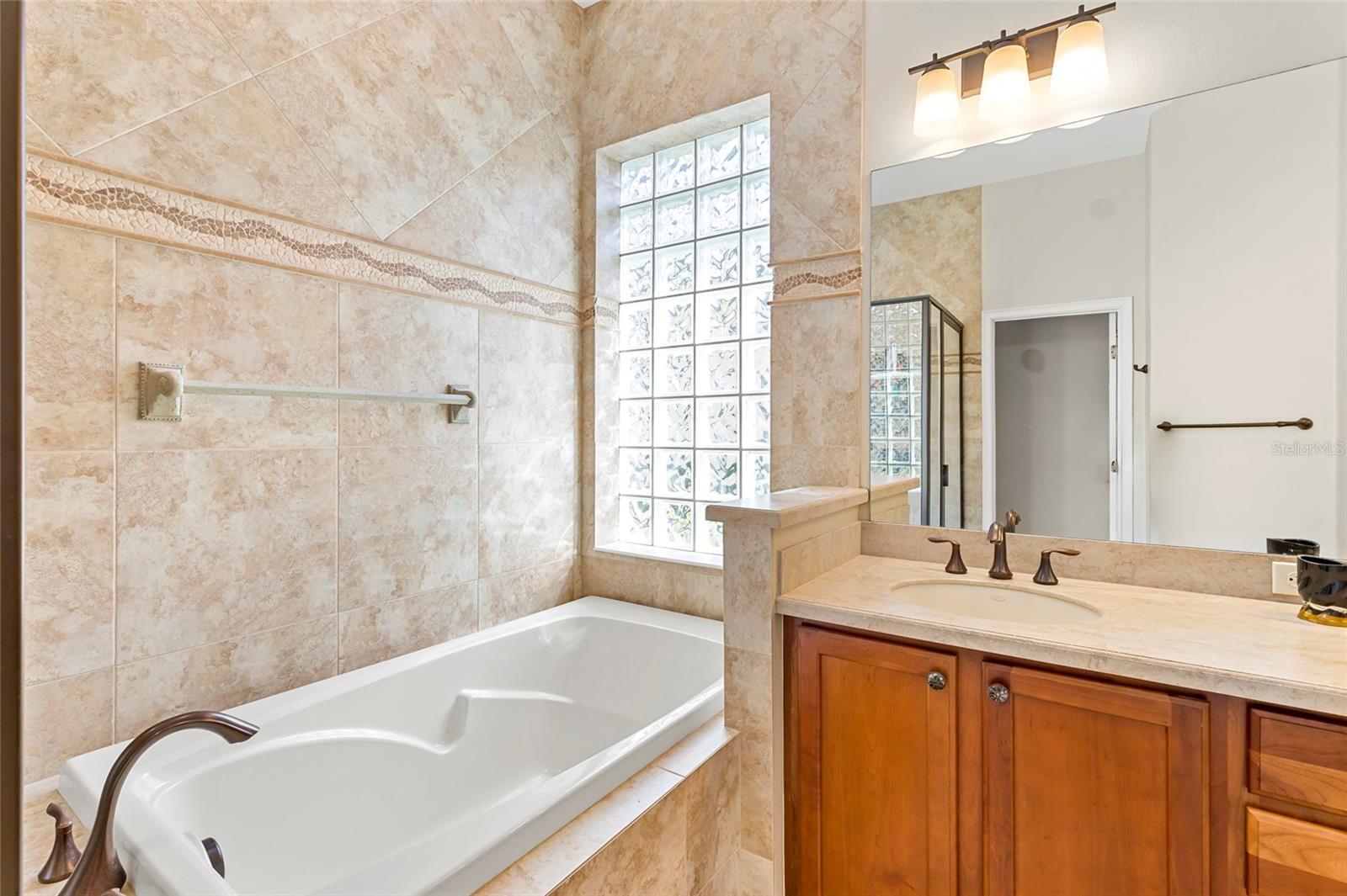 Listing photo id 18 for 922 Preservation Street