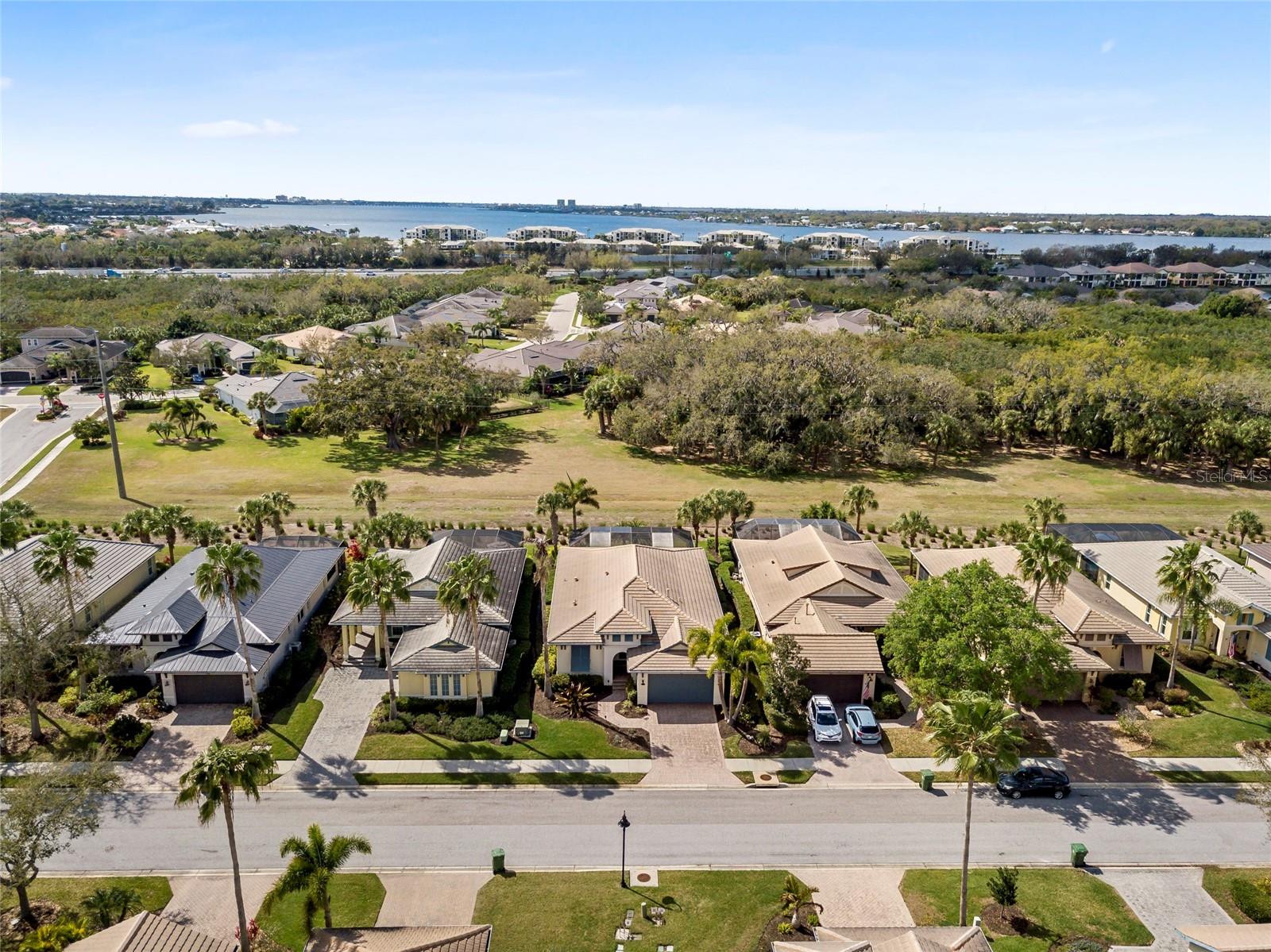 Listing photo id 25 for 922 Preservation Street