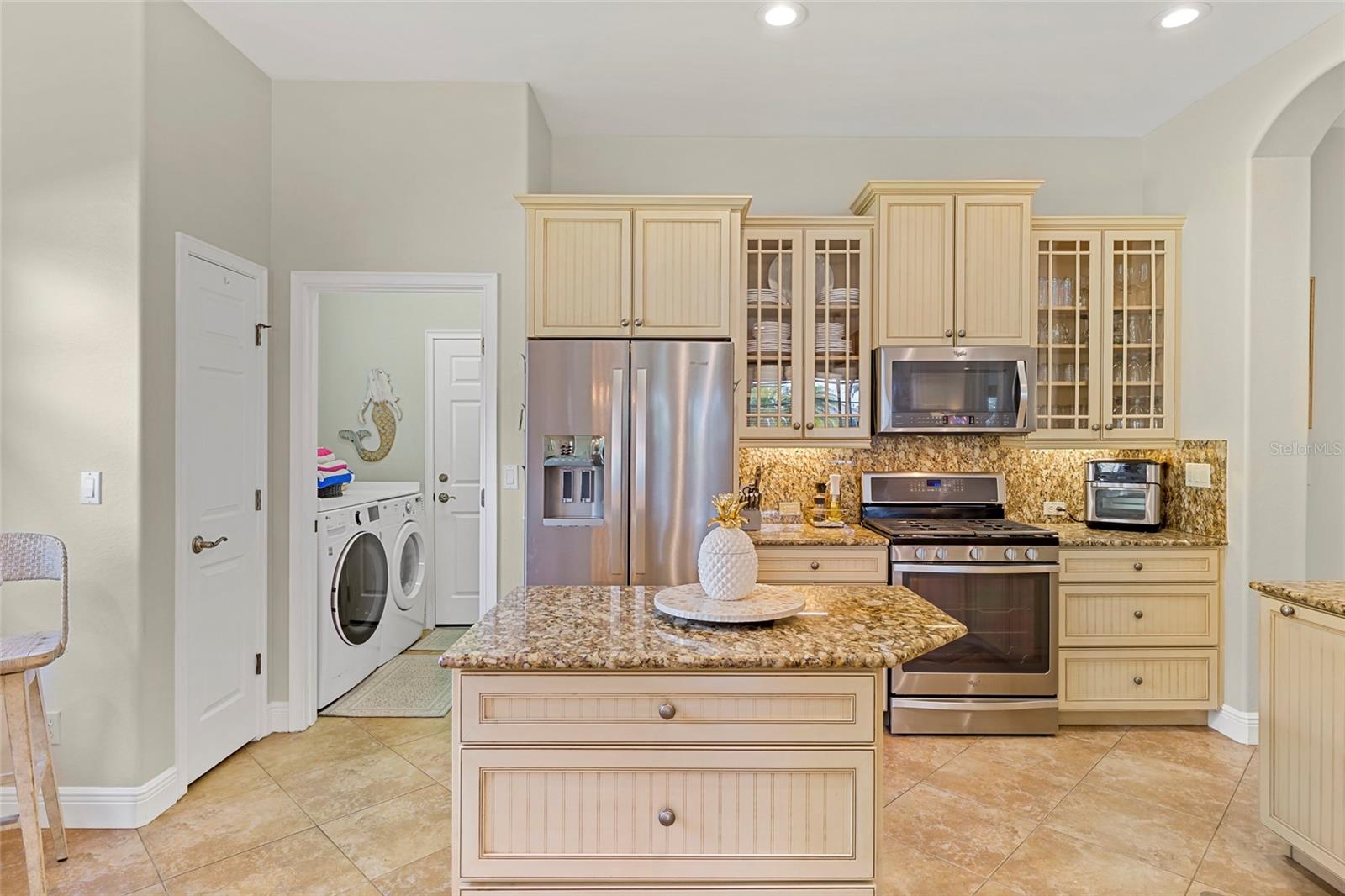 Listing photo id 1 for 922 Preservation Street