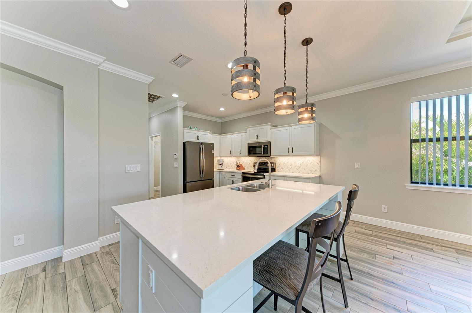 Image 11 of 37 For 105 Cabana Way