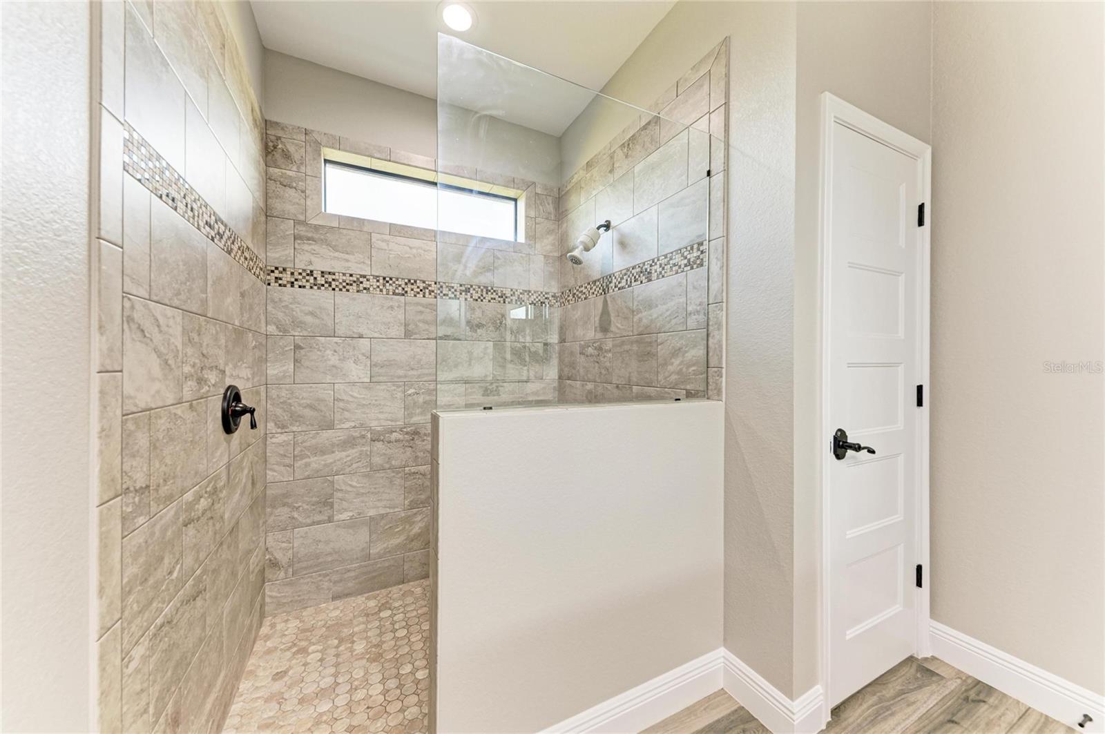 Image 22 of 37 For 105 Cabana Way