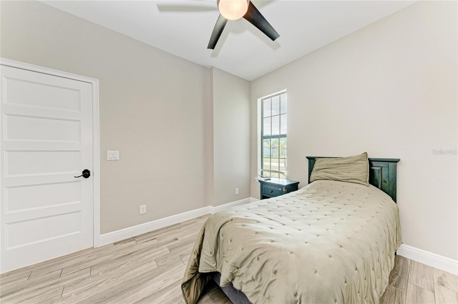 Image 28 of 37 For 105 Cabana Way