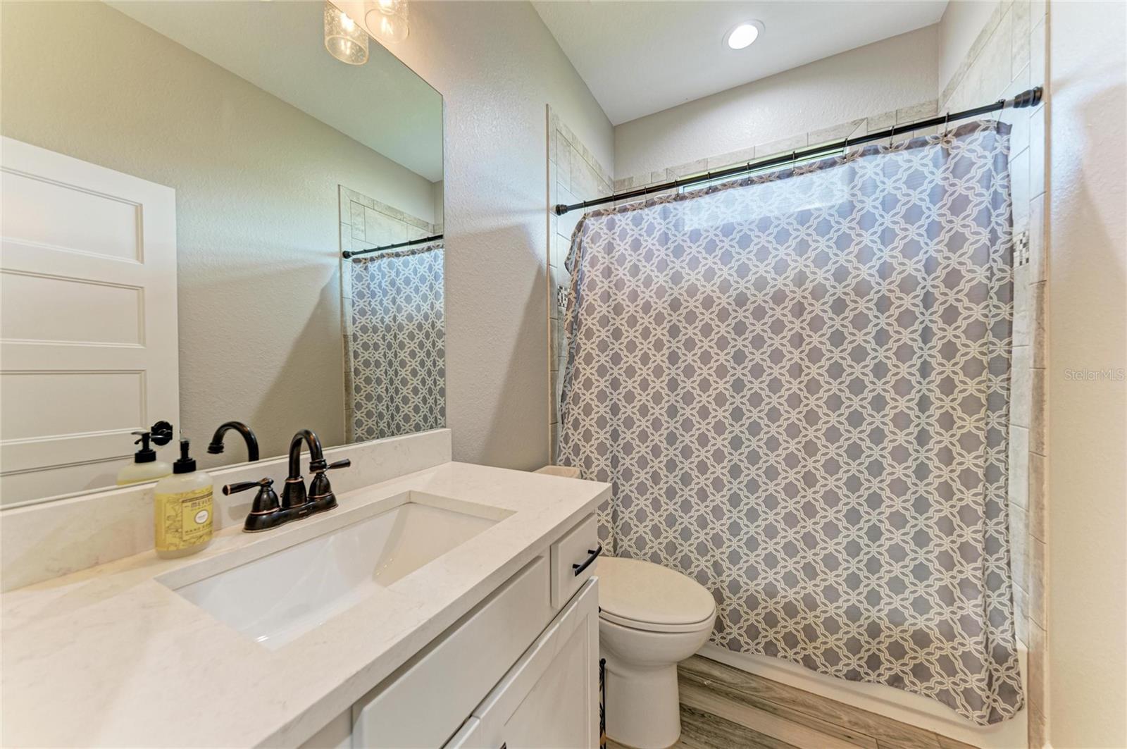 Image 29 of 37 For 105 Cabana Way