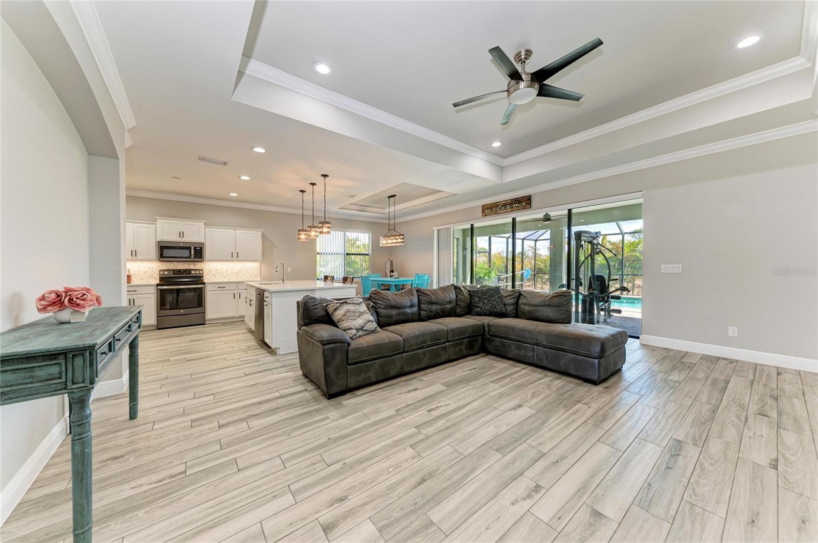 Image 7 of 37 For 105 Cabana Way