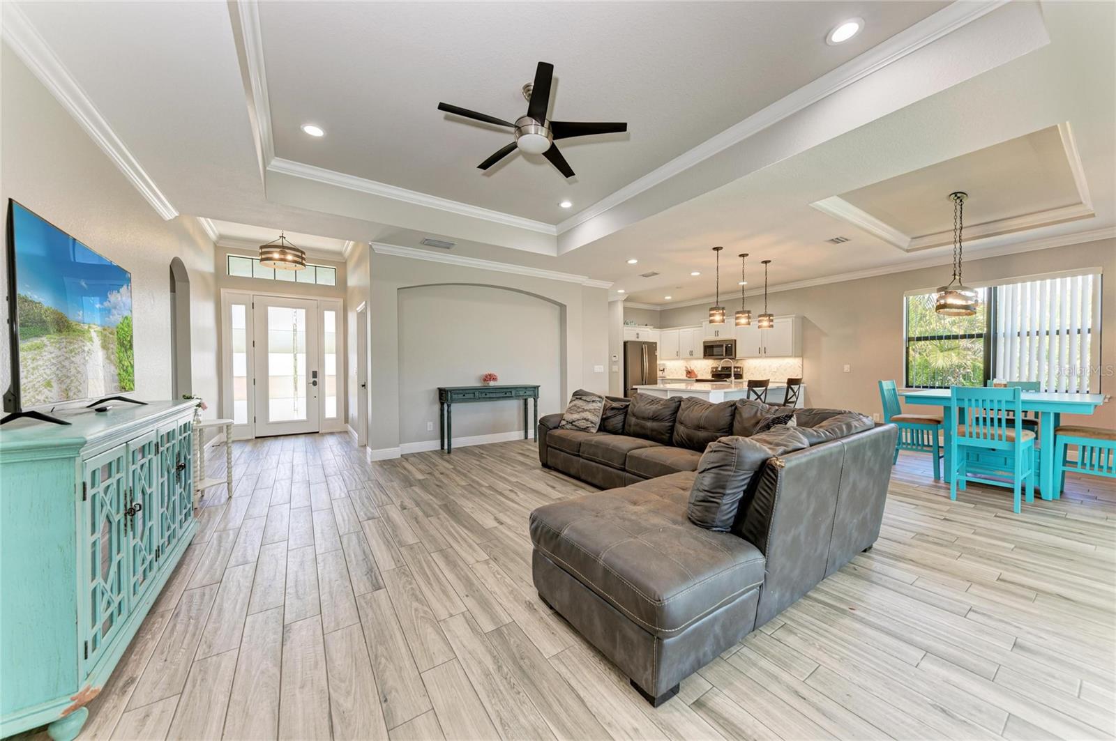 Image 8 of 37 For 105 Cabana Way