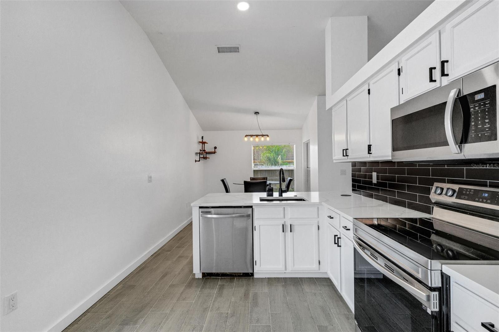 Image 21 of 54 For 4451 6th Avenue E