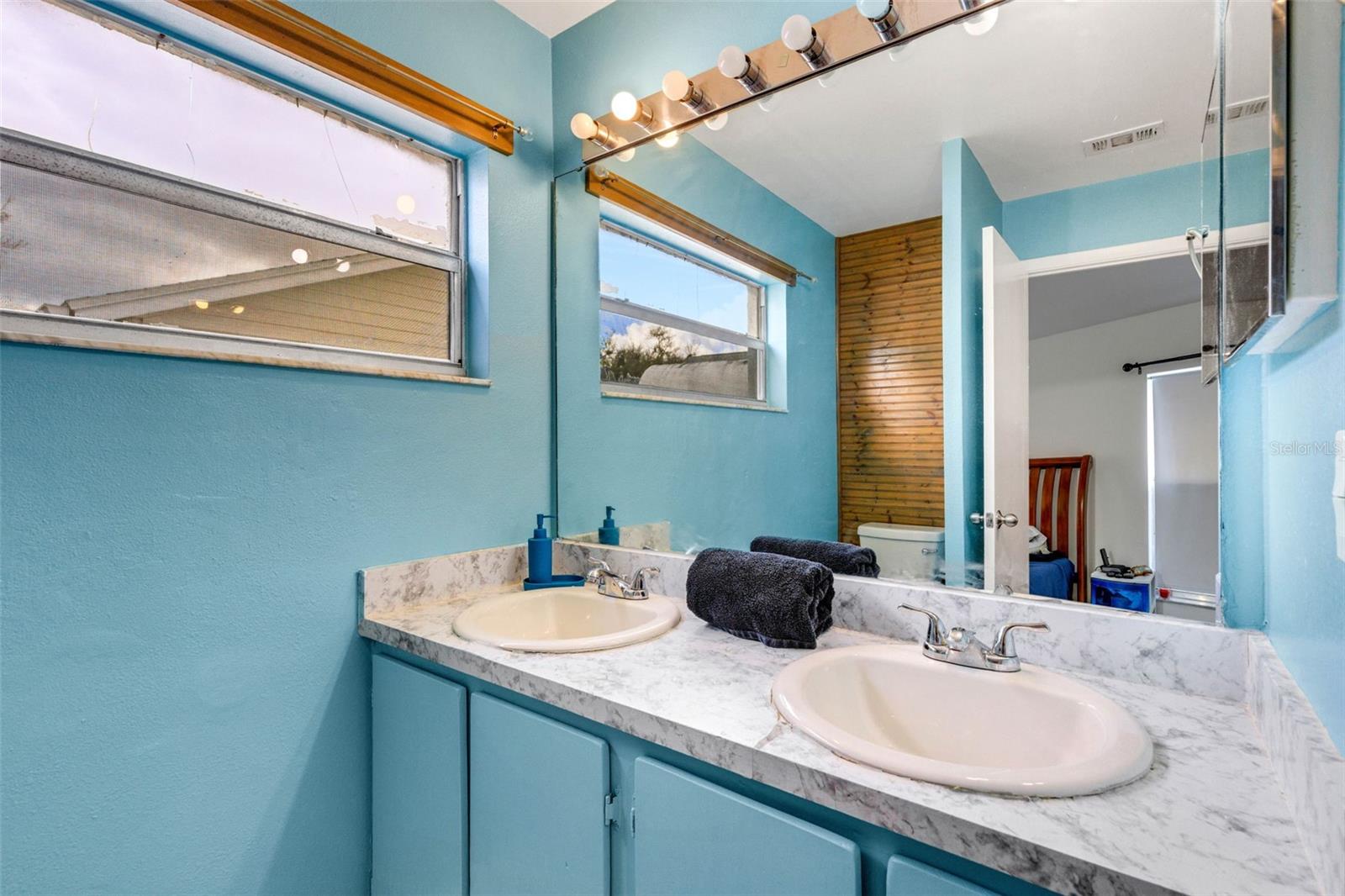 Image 29 of 54 For 4451 6th Avenue E