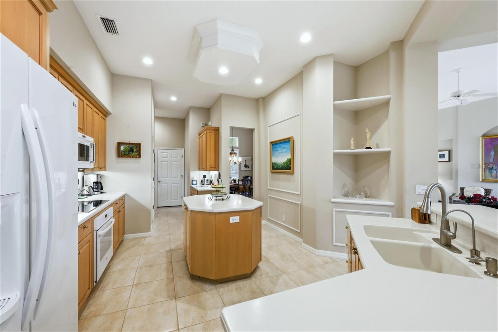 Image 14 of 78 For 8116 Collingwood Court