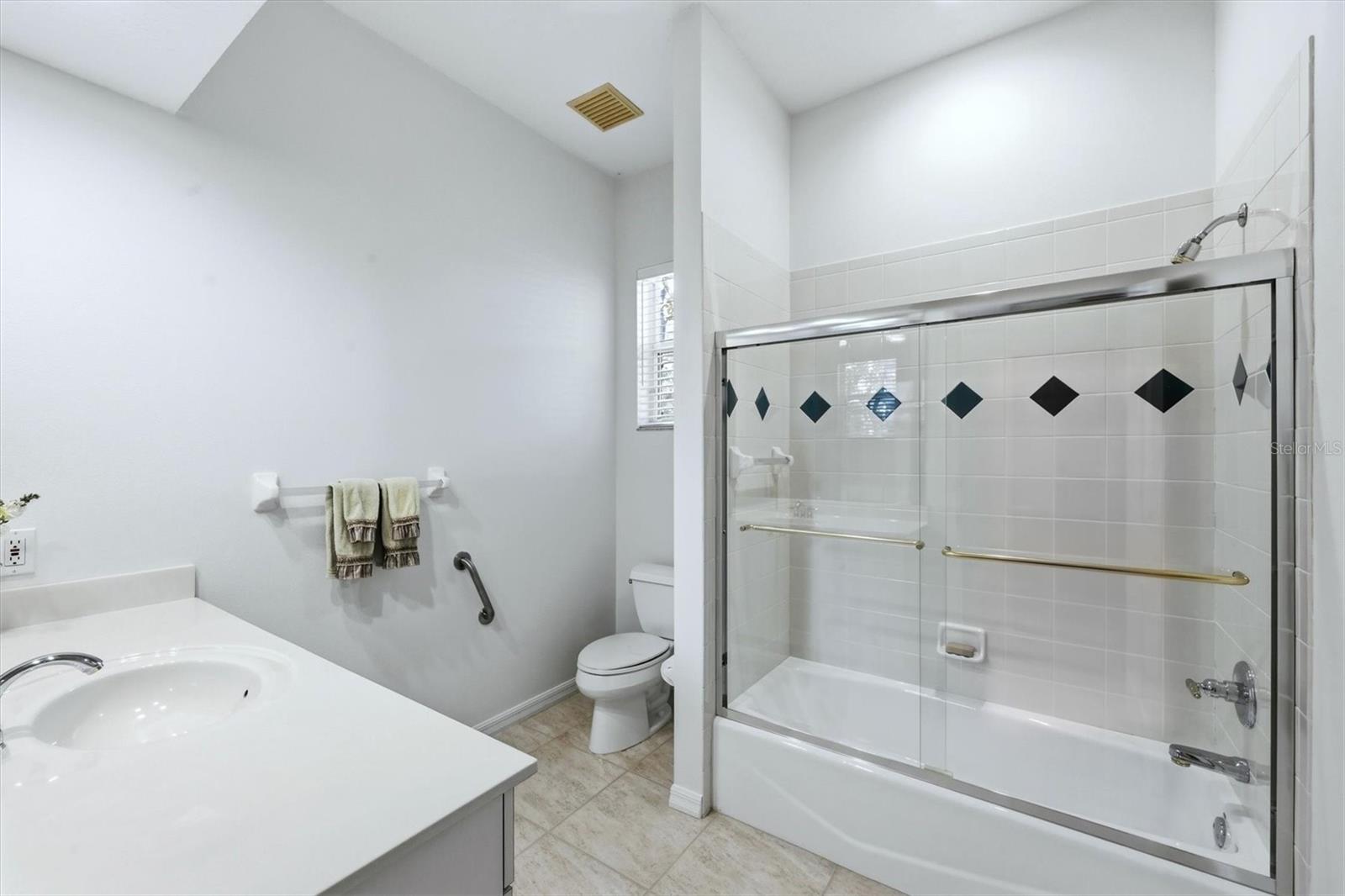 Image 32 of 78 For 8116 Collingwood Court