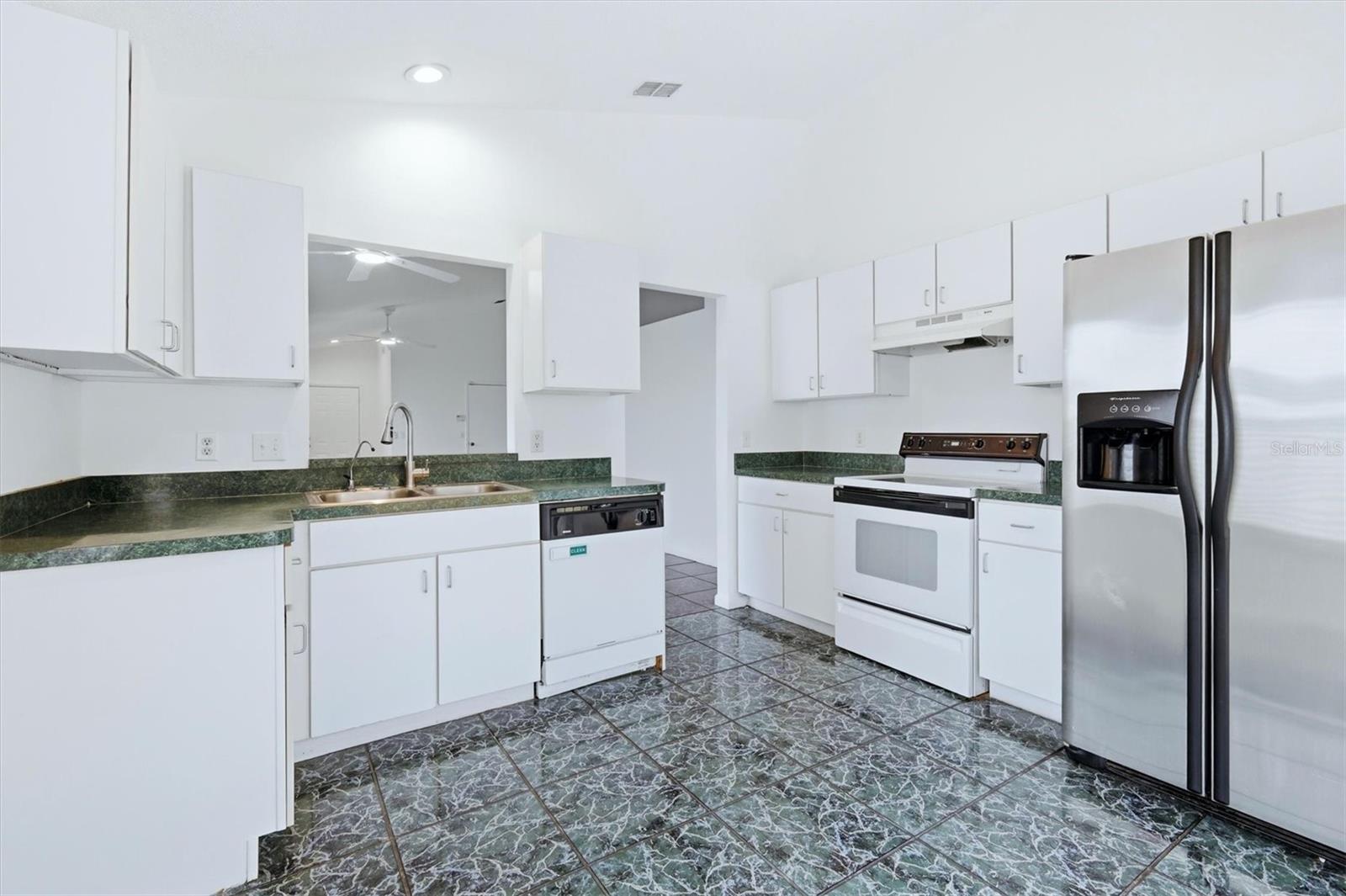 Image 15 of 36 For 1077 Jefferson Avenue