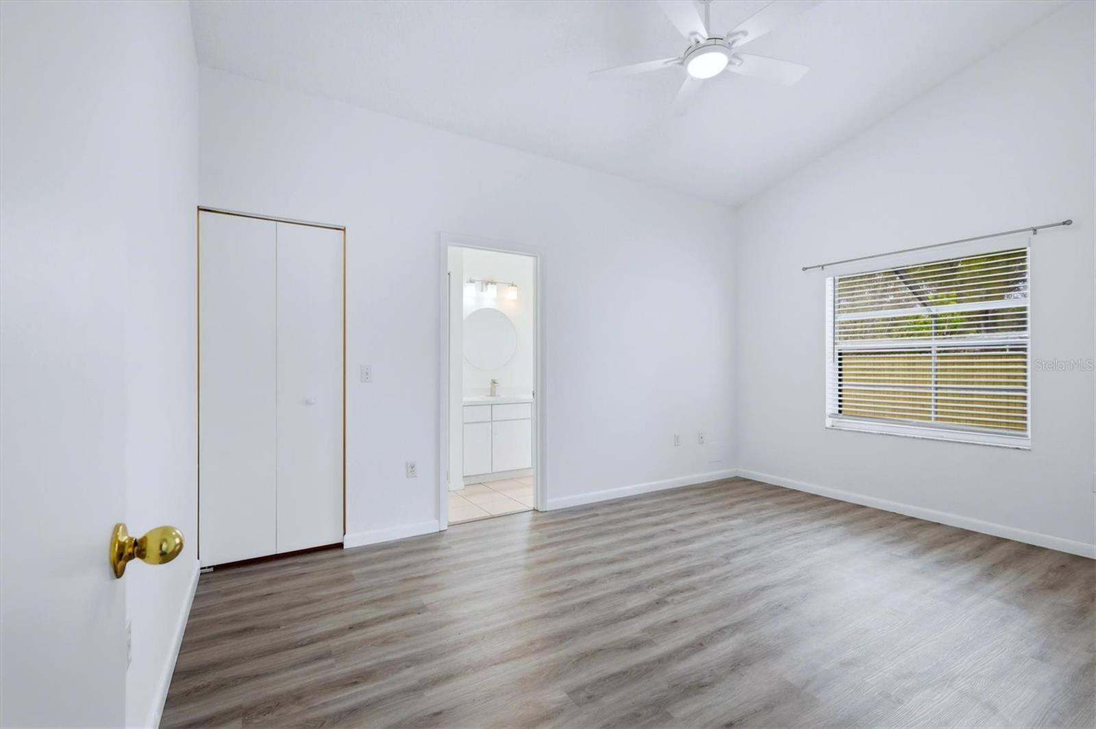 Image 17 of 36 For 1077 Jefferson Avenue