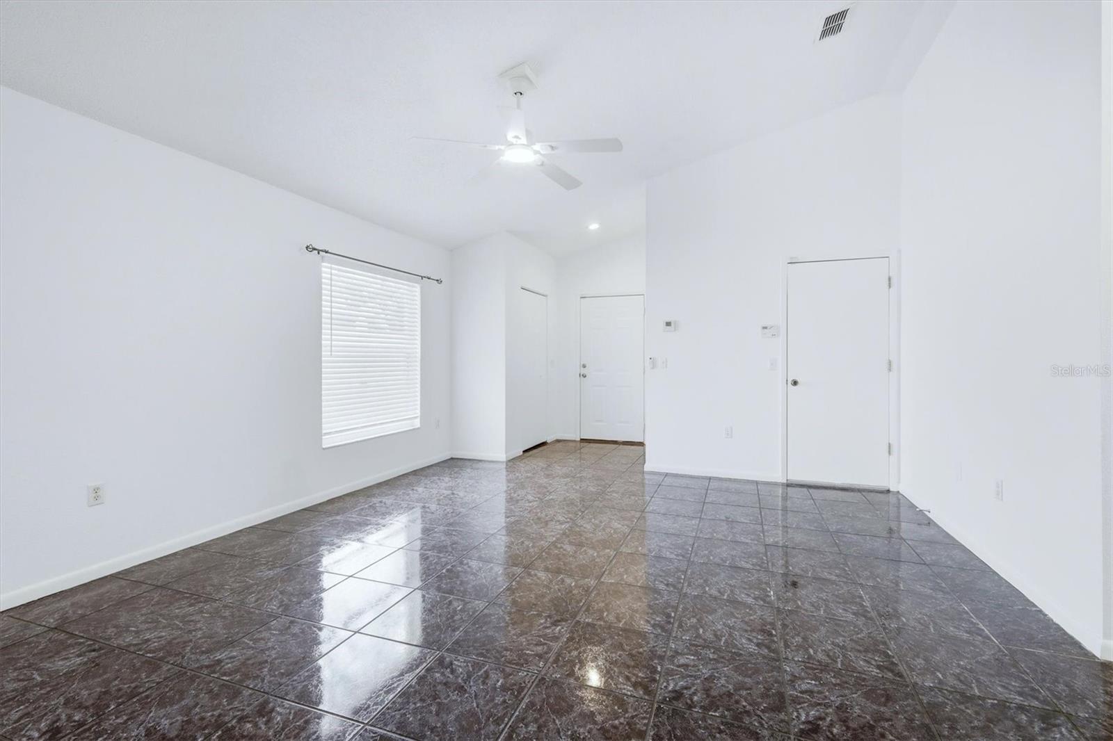 Image 5 of 36 For 1077 Jefferson Avenue