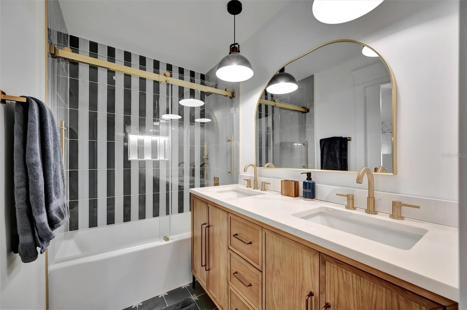 Image 33 of 63 For 117 81st Street