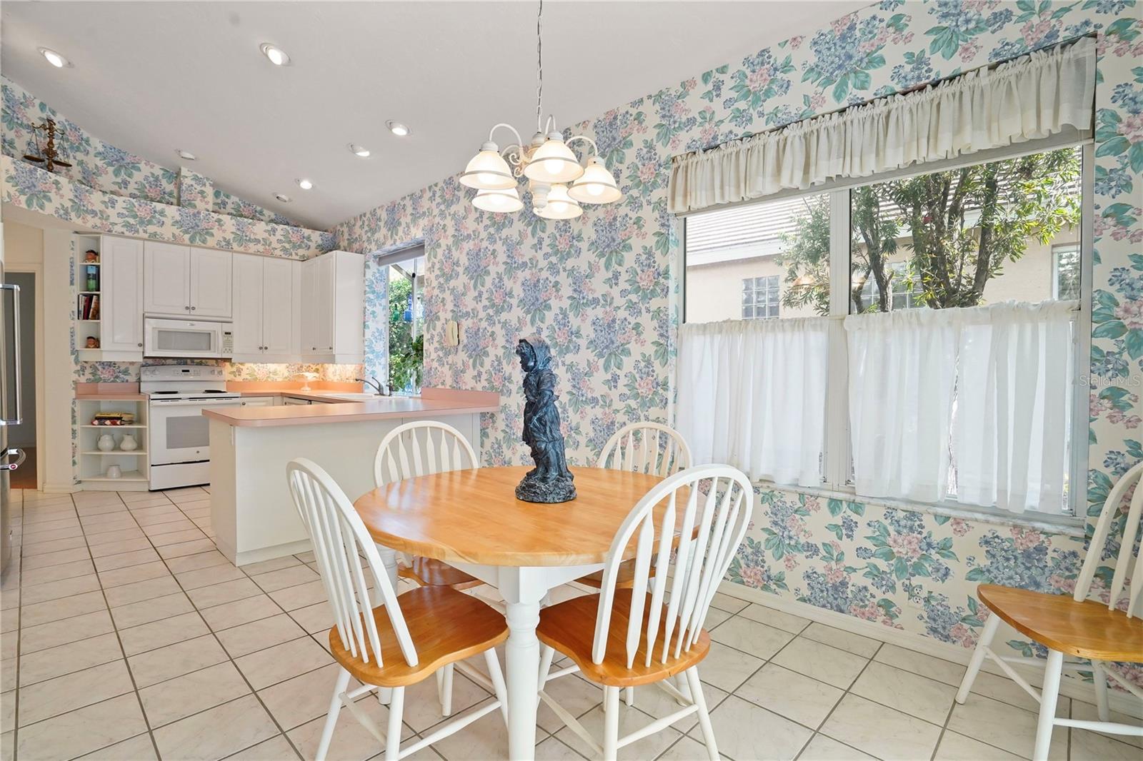 Image 16 of 43 For 7909 Hampton Court