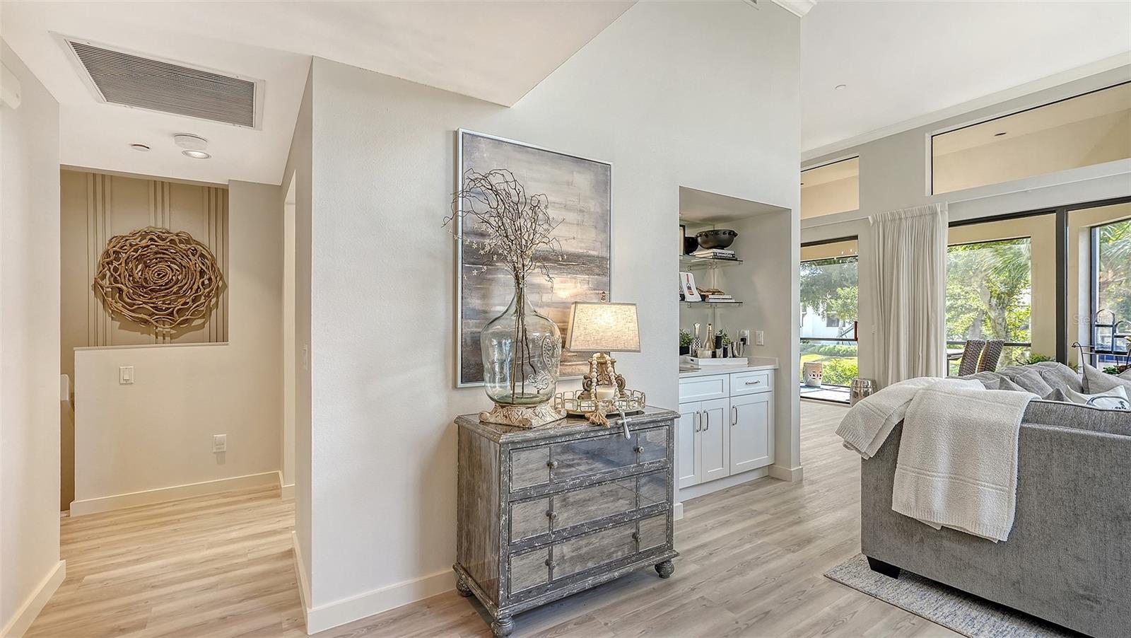 Image 10 of 44 For 2000 Harbourside Drive 1501