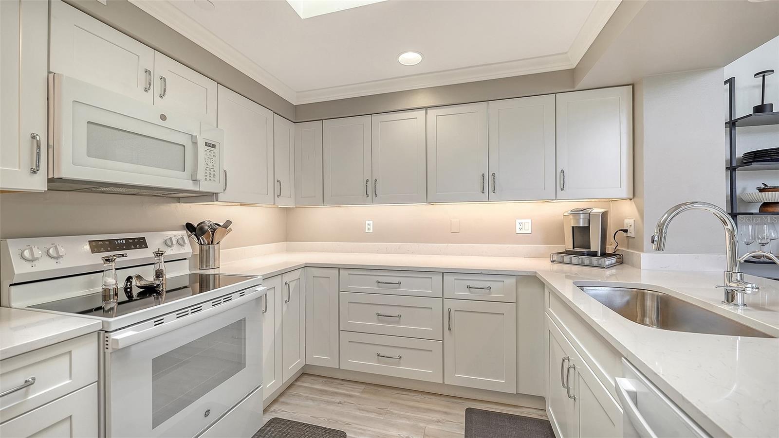 Image 16 of 44 For 2000 Harbourside Drive 1501