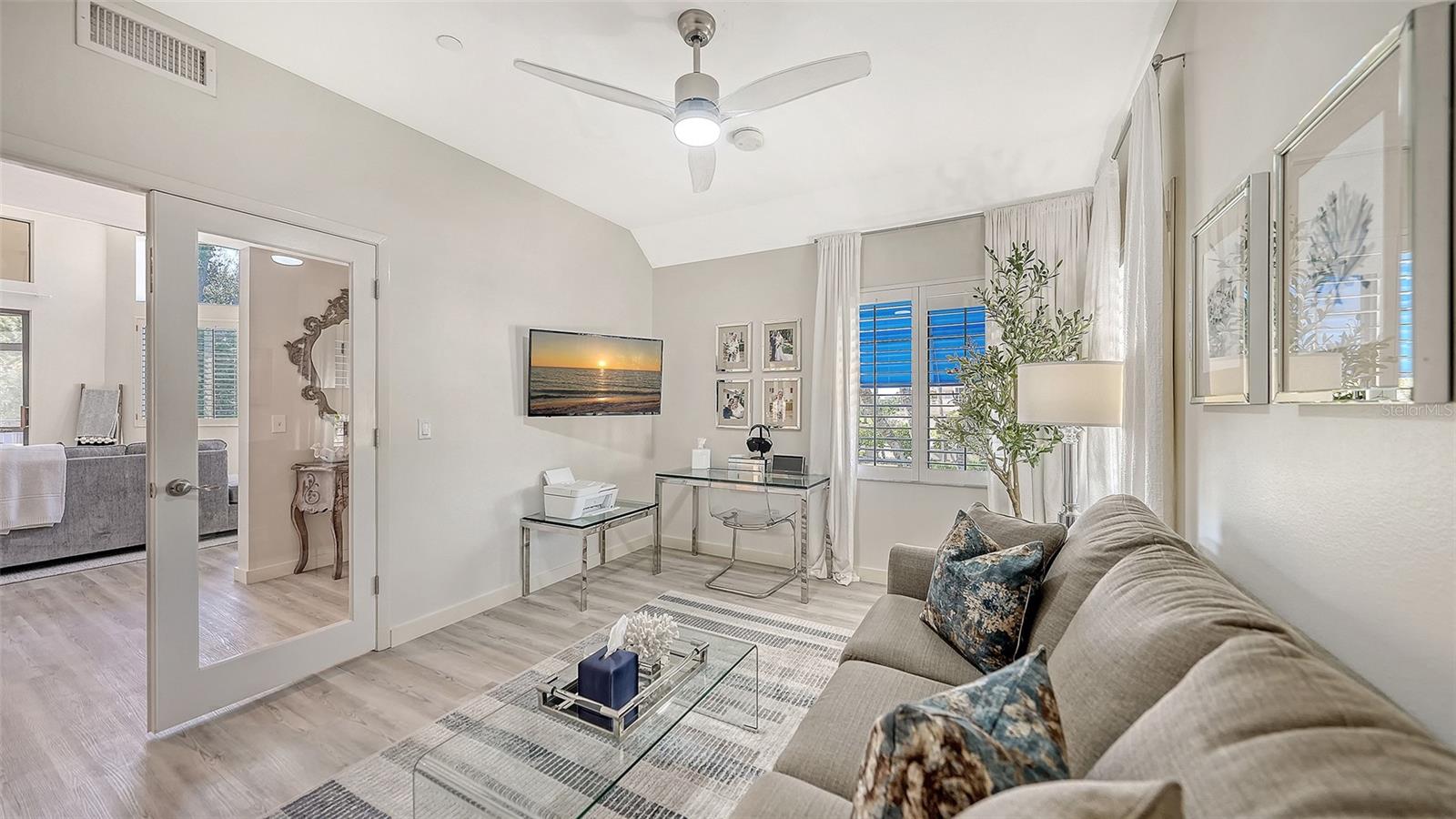 Image 25 of 44 For 2000 Harbourside Drive 1501