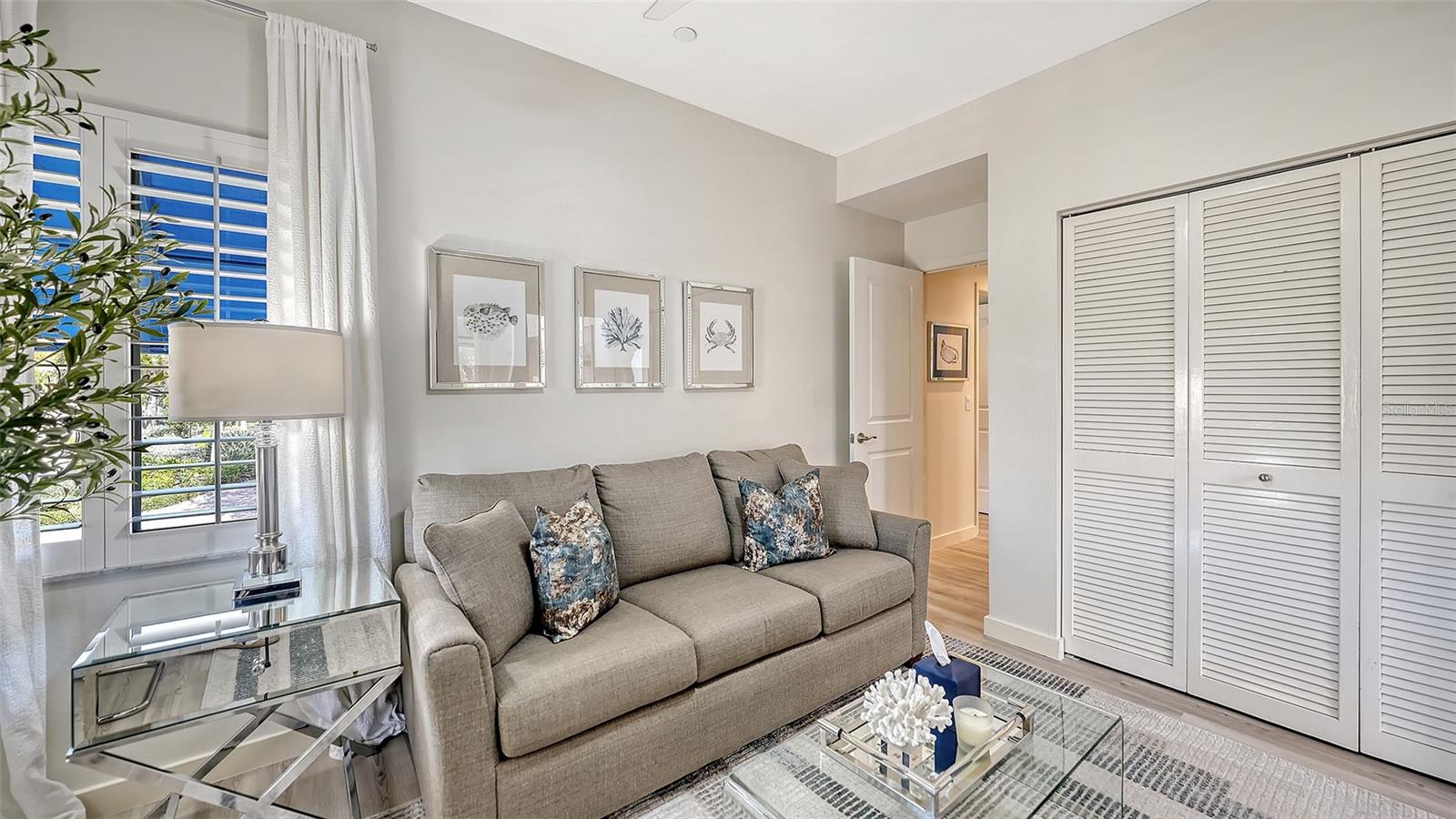 Image 26 of 44 For 2000 Harbourside Drive 1501