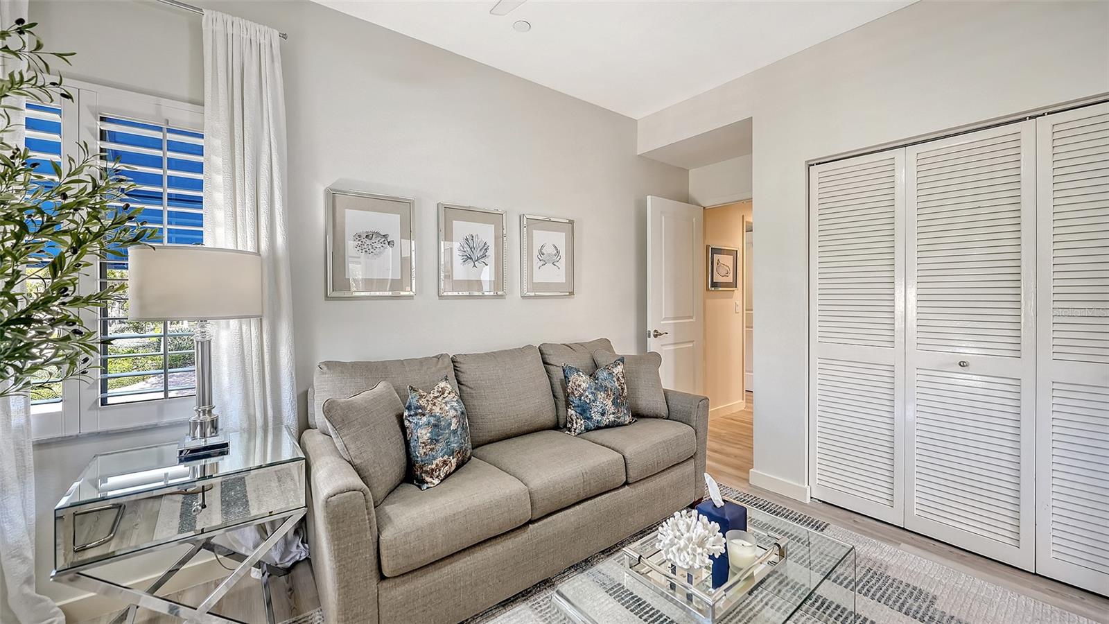 Image 27 of 44 For 2000 Harbourside Drive 1501