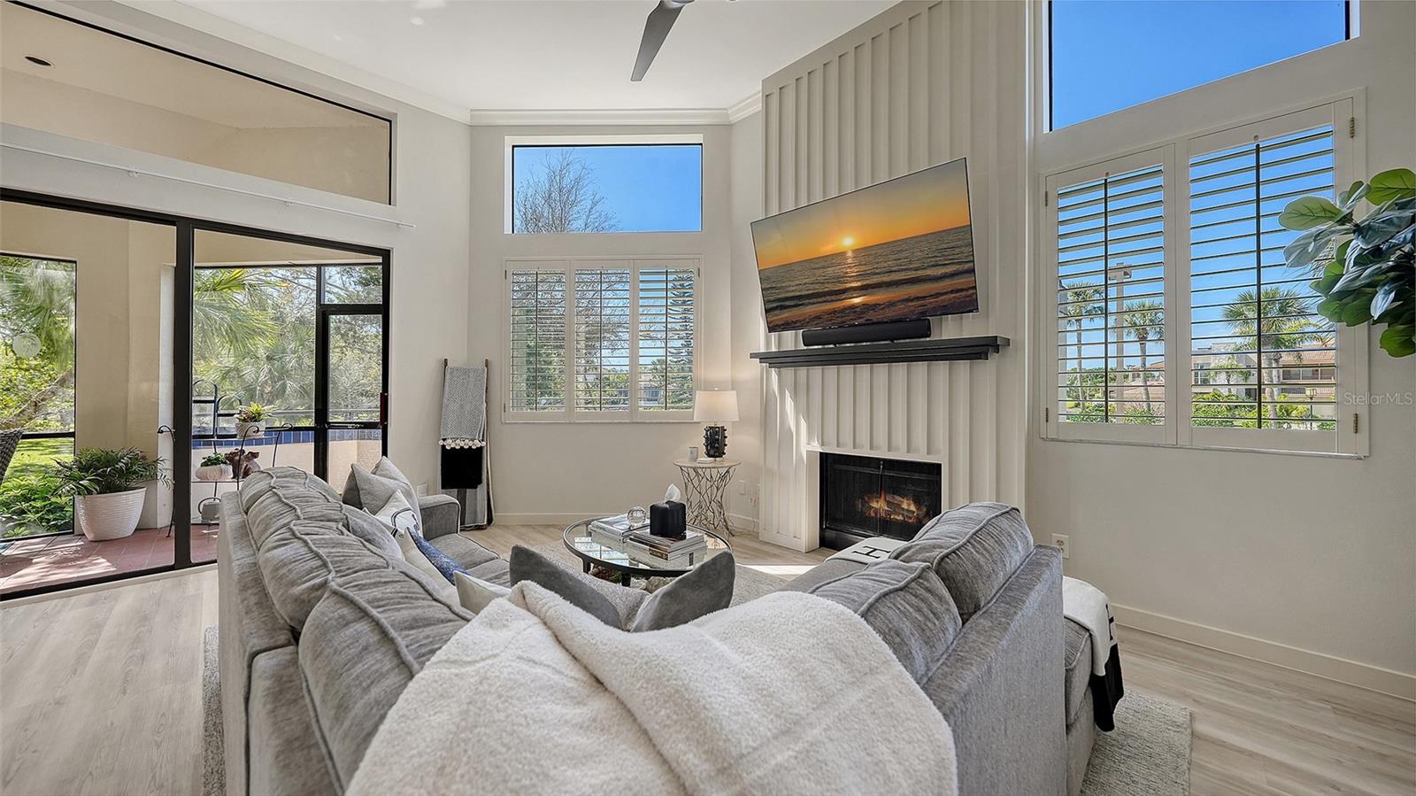 Image 9 of 44 For 2000 Harbourside Drive 1501