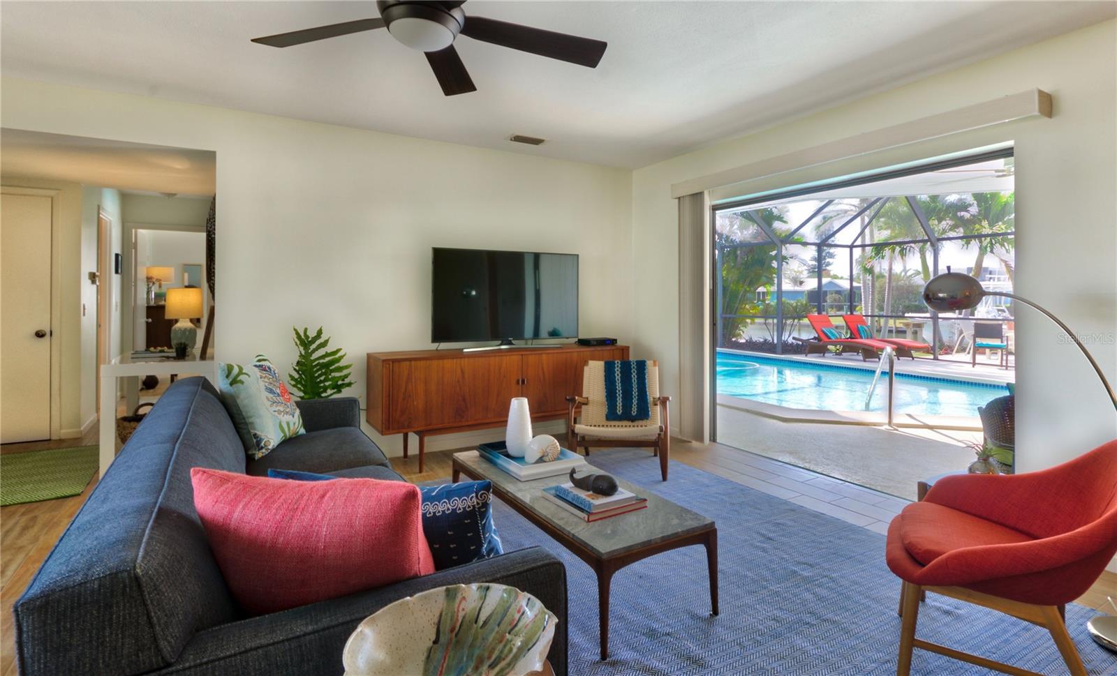 Image 11 of 61 For 608 Gladstone Lane