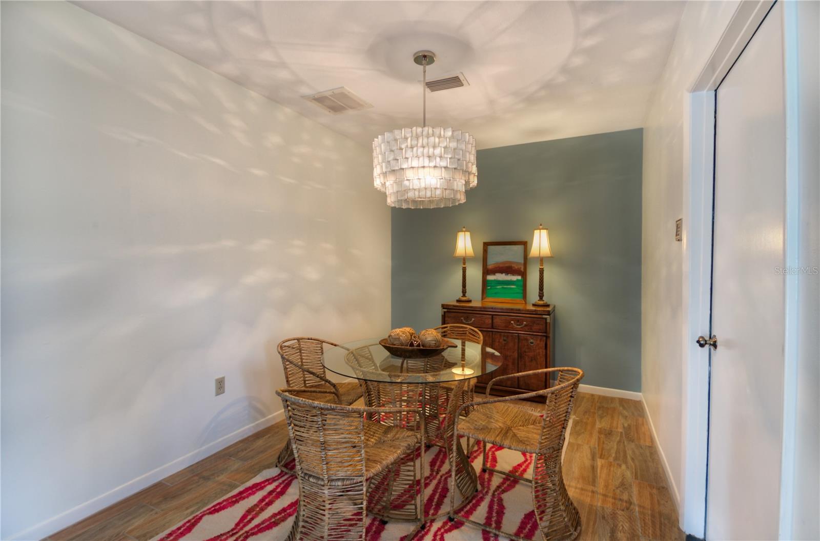 Image 14 of 61 For 608 Gladstone Lane