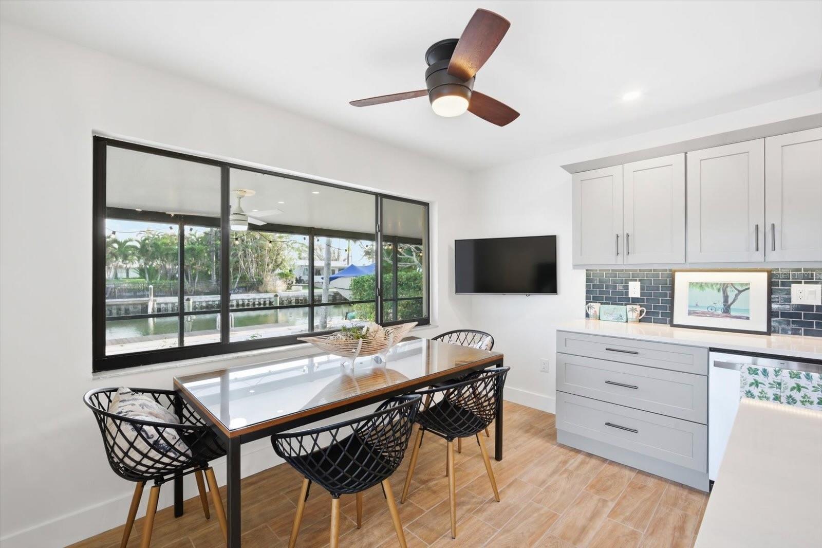 Image 18 of 61 For 608 Gladstone Lane