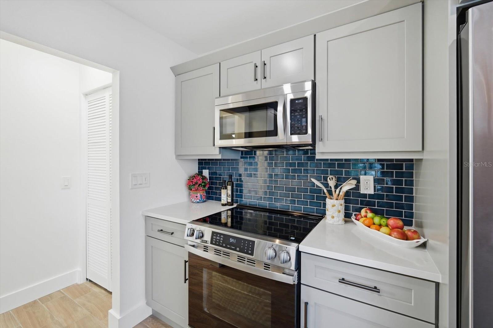 Image 19 of 61 For 608 Gladstone Lane