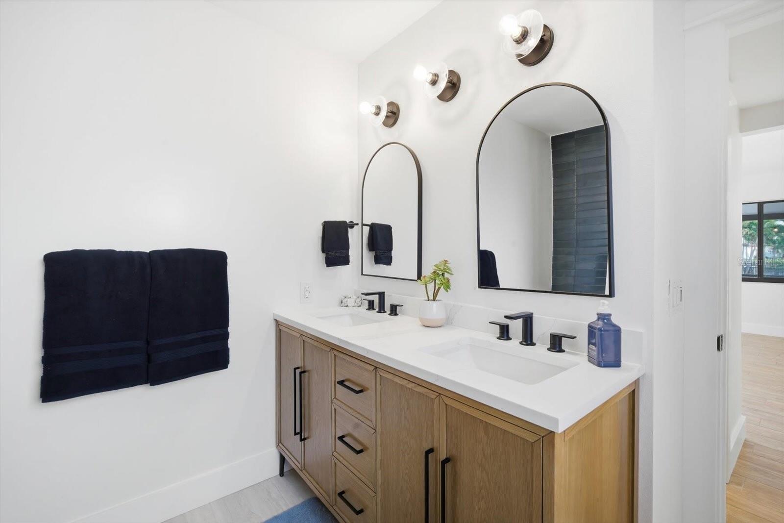 Image 24 of 61 For 608 Gladstone Lane