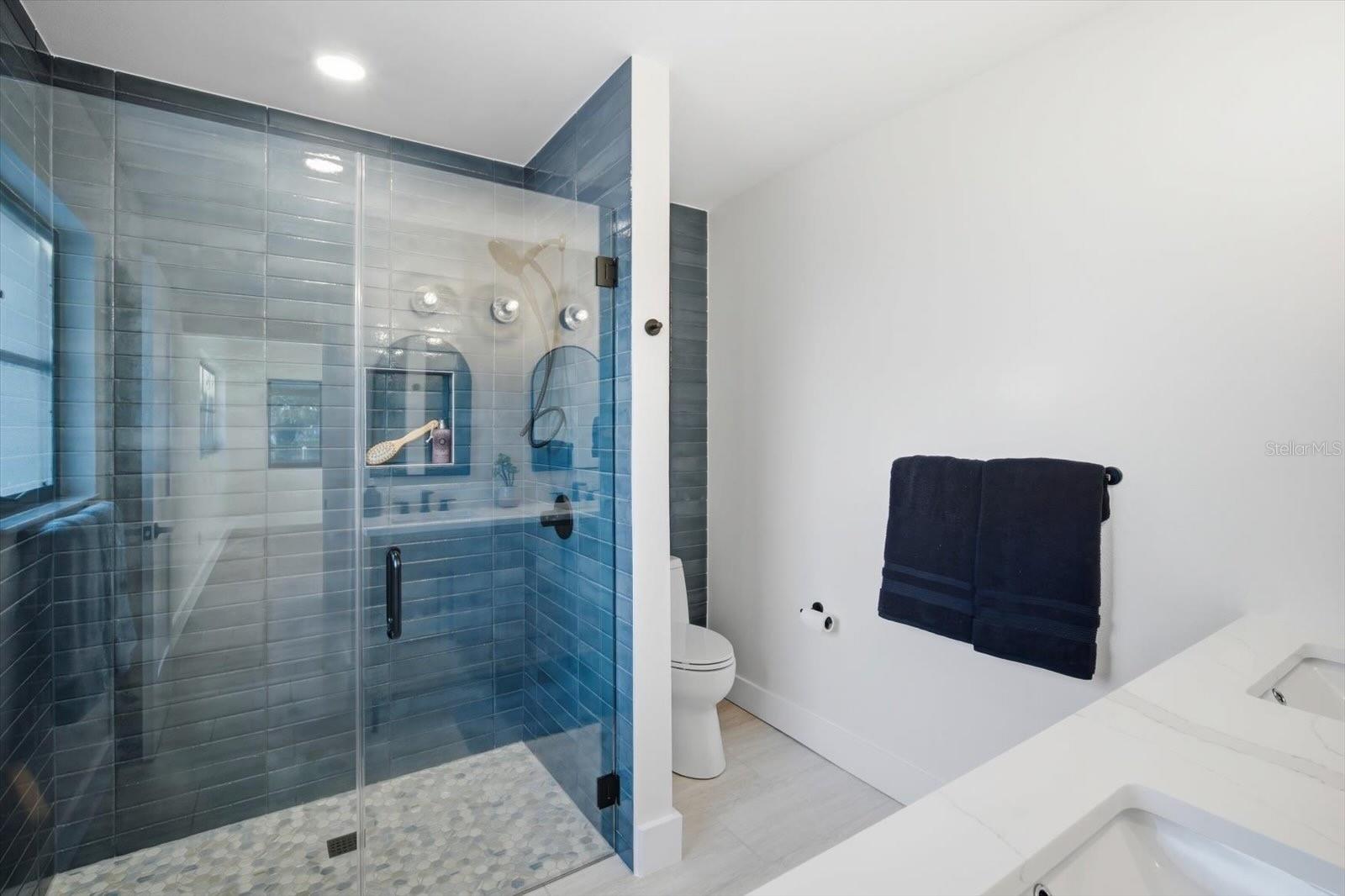 Image 25 of 61 For 608 Gladstone Lane