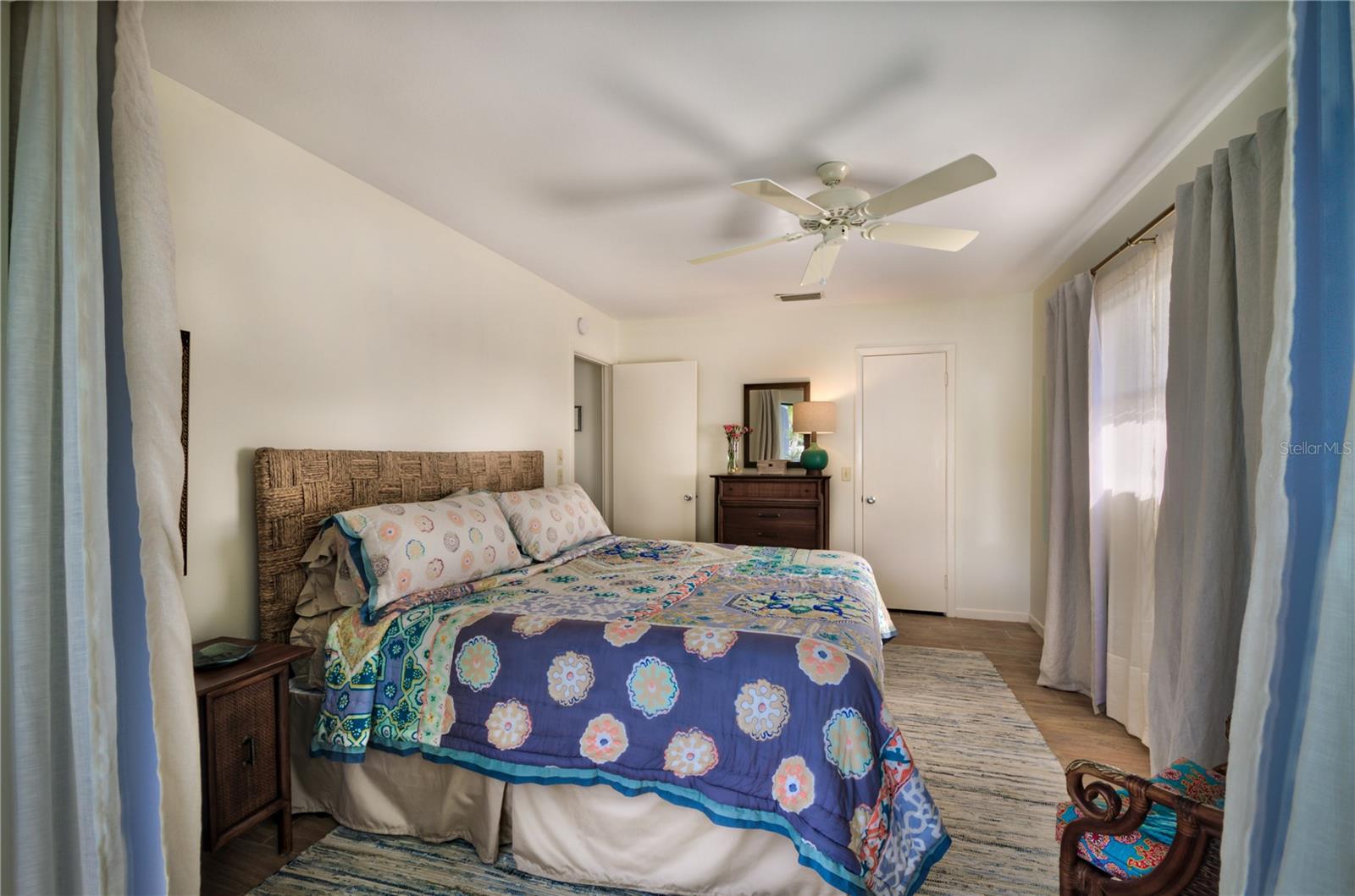 Image 27 of 61 For 608 Gladstone Lane