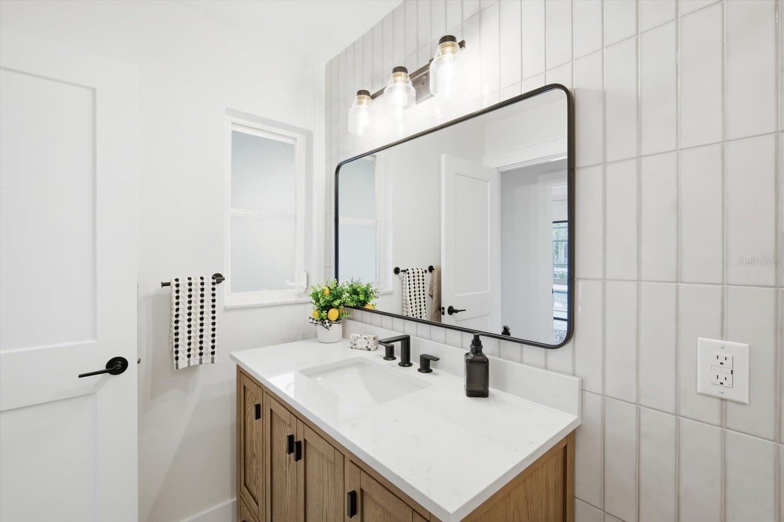 Image 33 of 61 For 608 Gladstone Lane