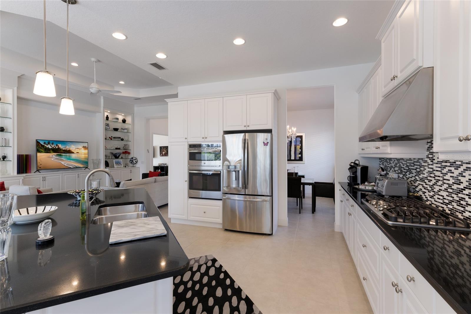 Image 20 of 71 For 6748 Curzon Terrace