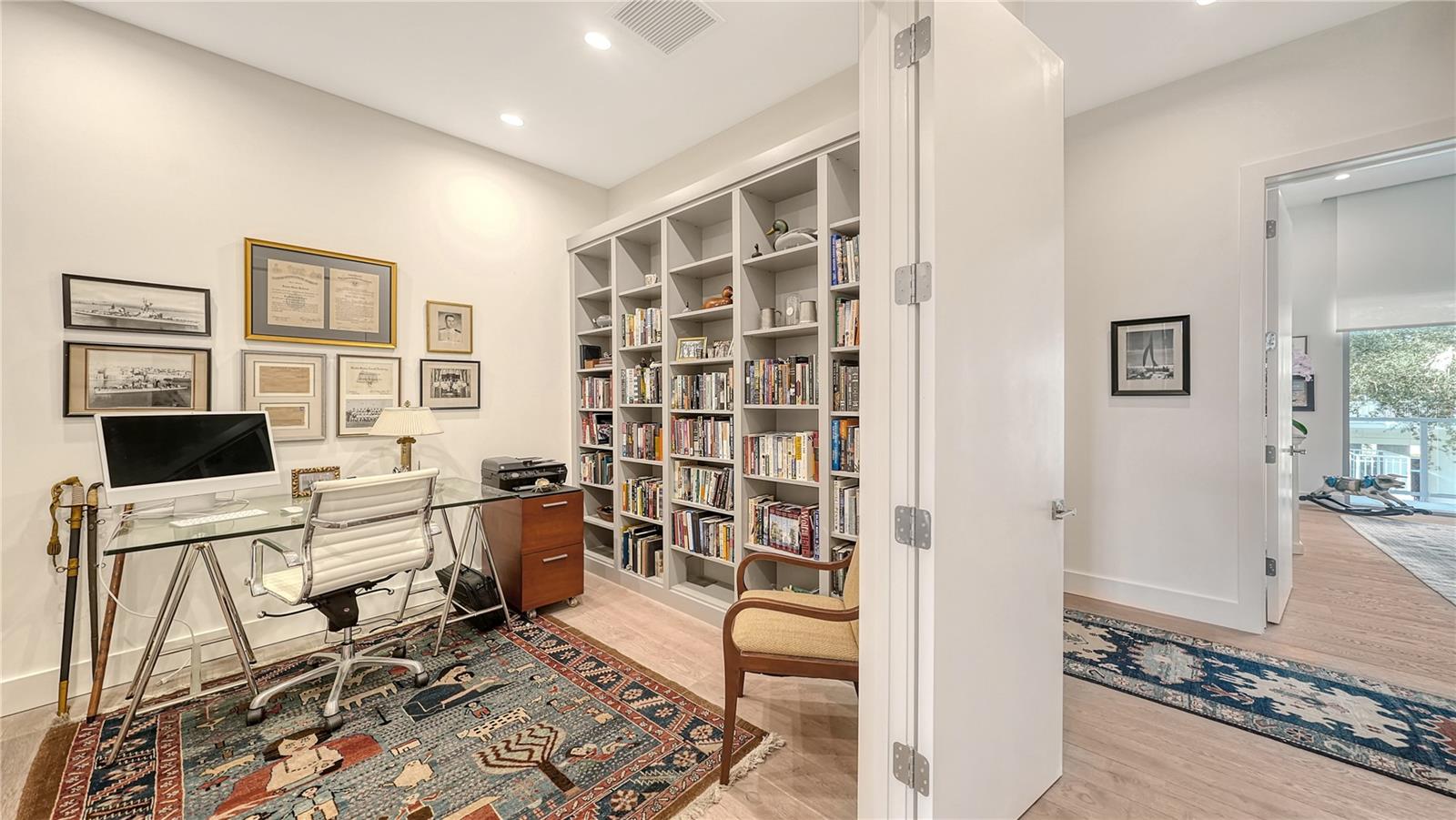 Image 19 of 43 For 1335 2nd Street Villa 2e