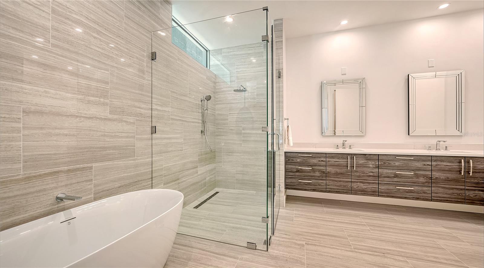 Image 22 of 43 For 1335 2nd Street Villa 2e