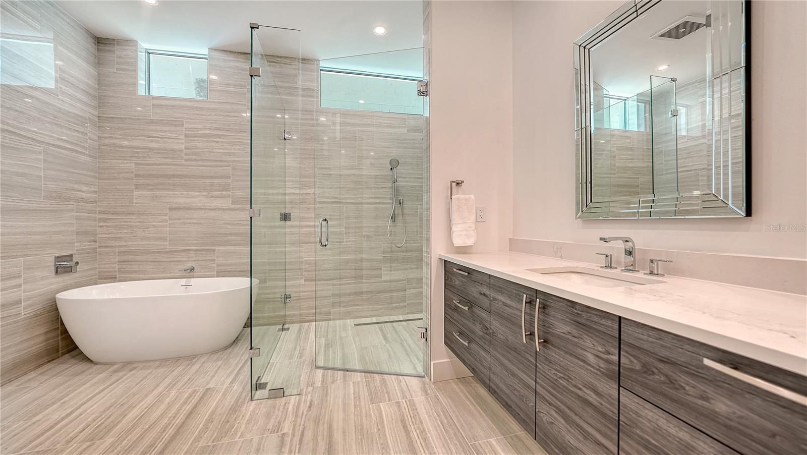 Image 23 of 43 For 1335 2nd Street Villa 2e