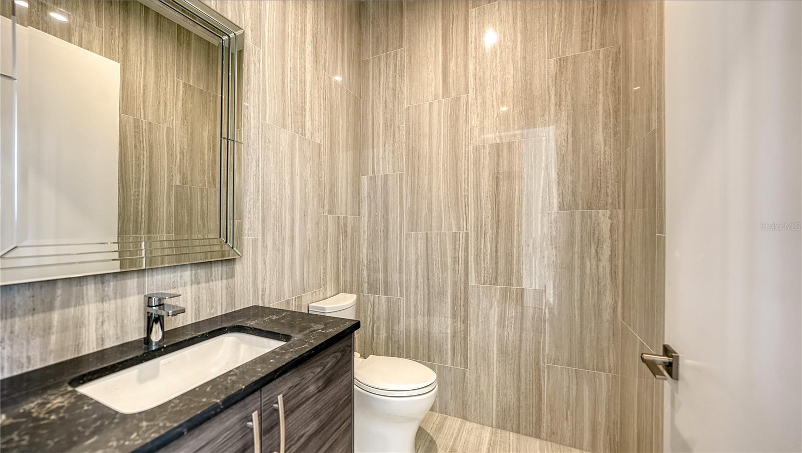 Image 26 of 43 For 1335 2nd Street Villa 2e