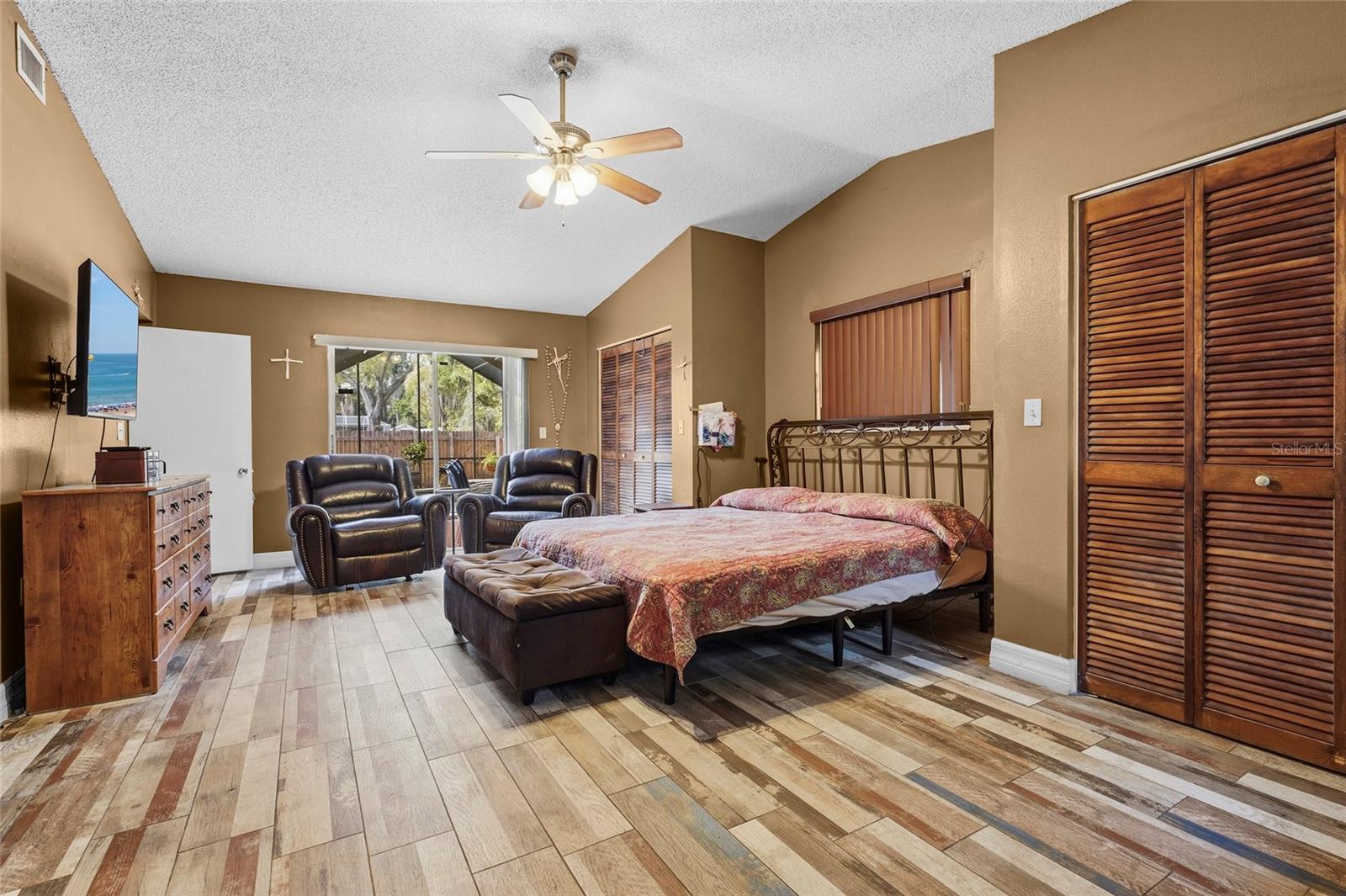 Image 25 of 63 For 2356 Teal Avenue