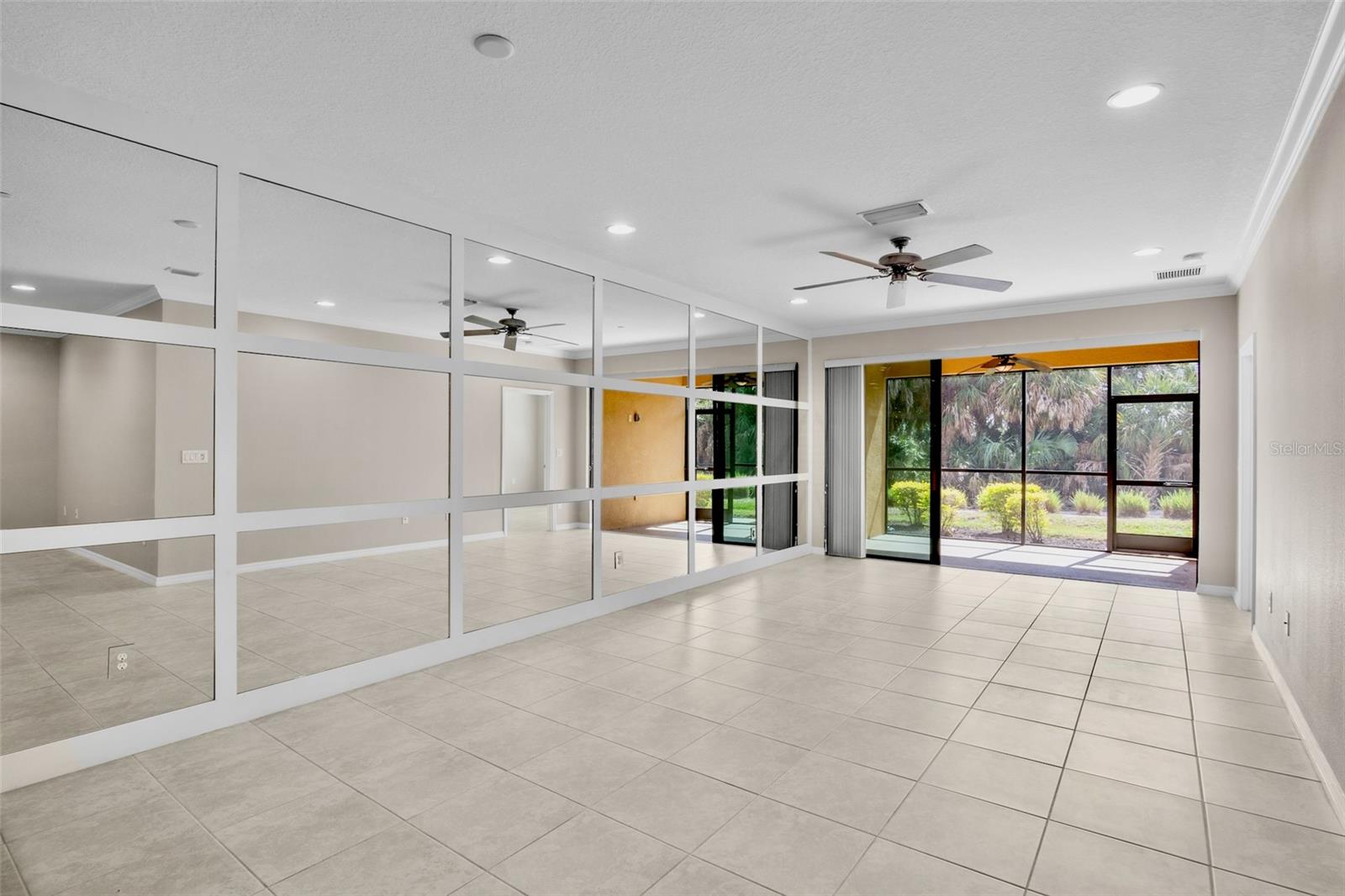 Image 11 of 36 For 5425 Cicerone Street 102