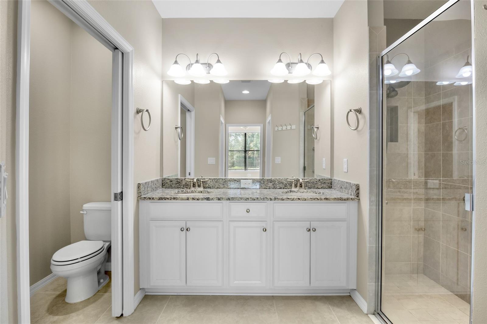 Image 17 of 36 For 5425 Cicerone Street 102