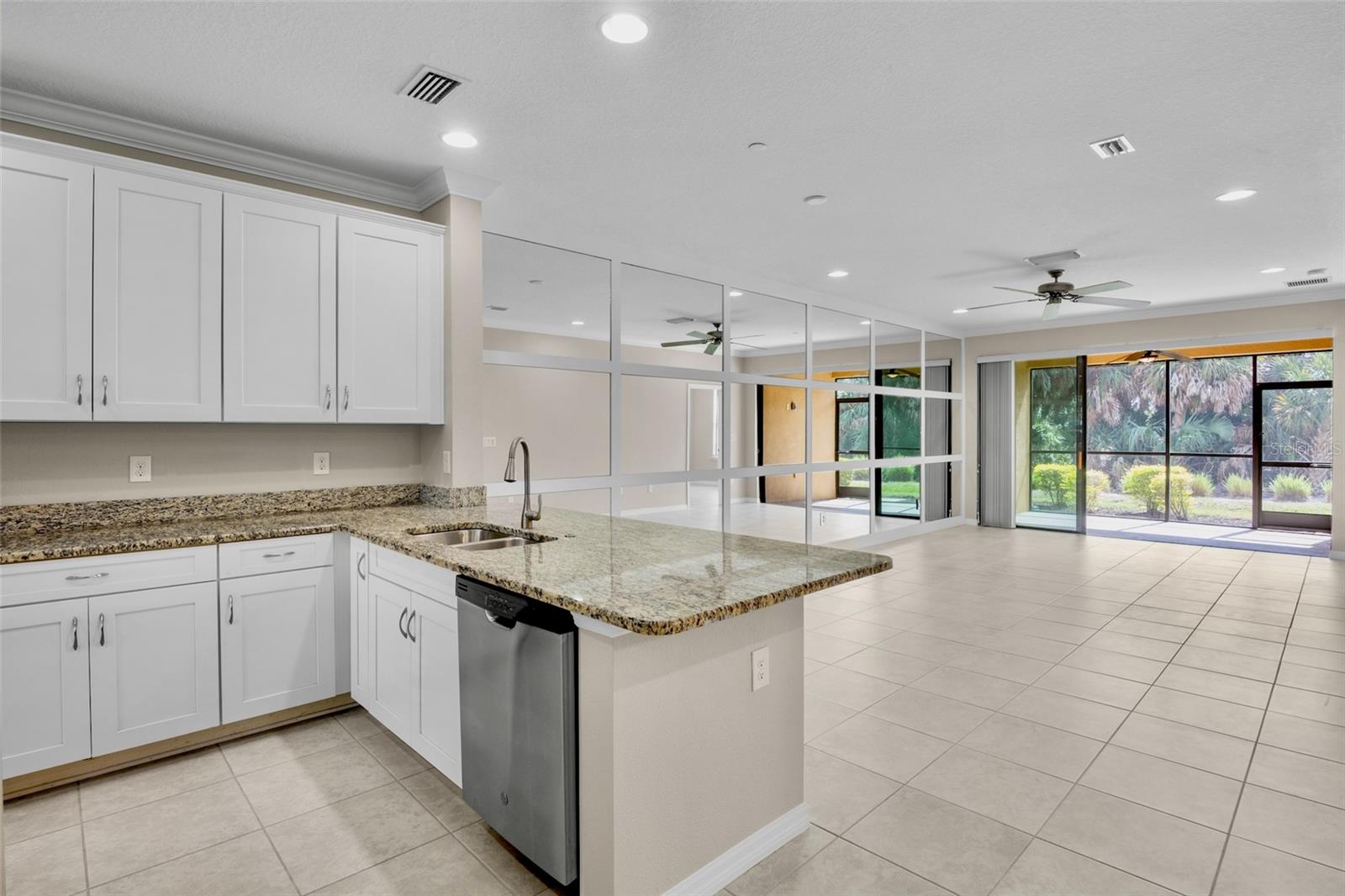 Image 5 of 36 For 5425 Cicerone Street 102