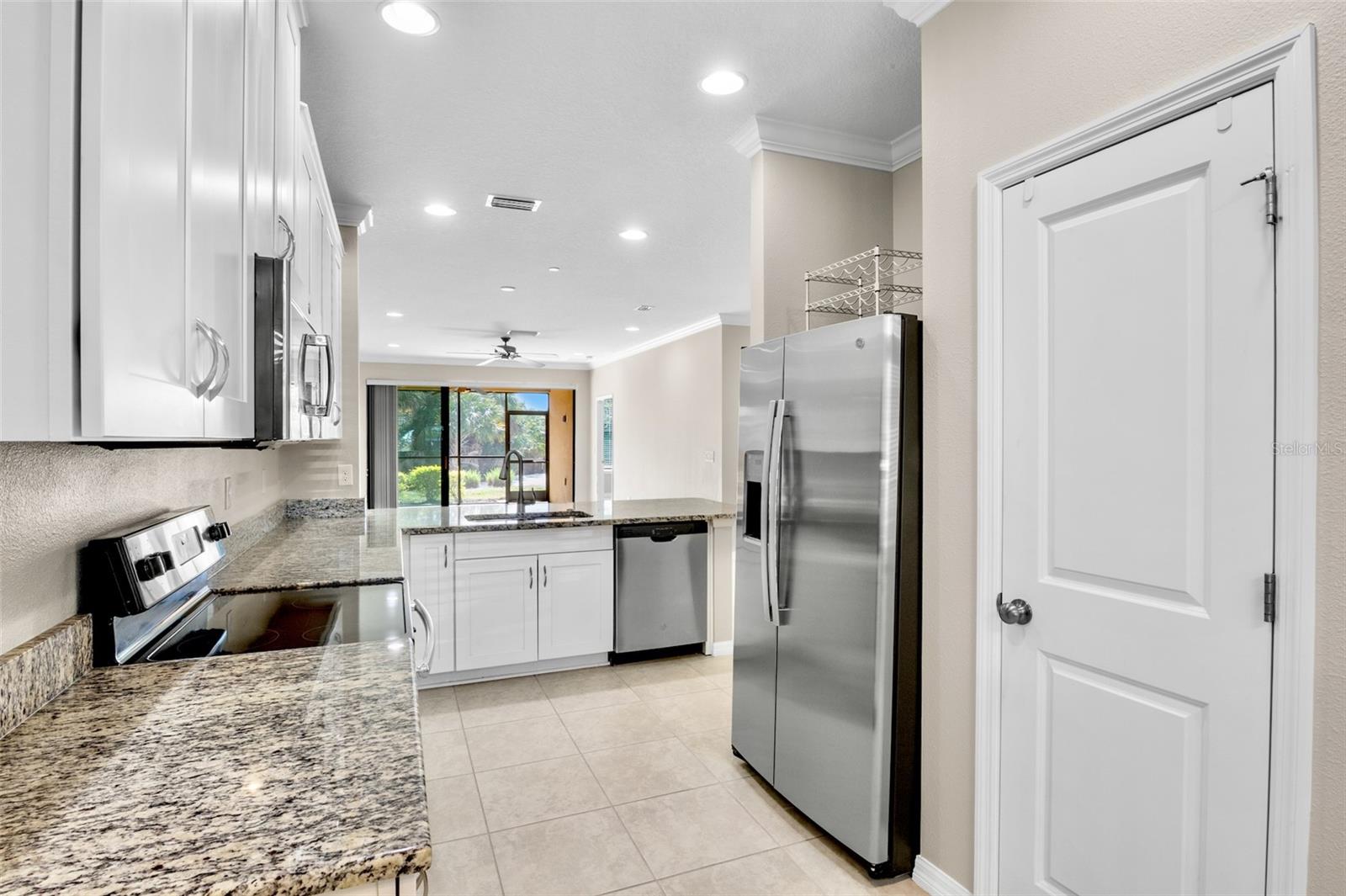 Image 8 of 36 For 5425 Cicerone Street 102