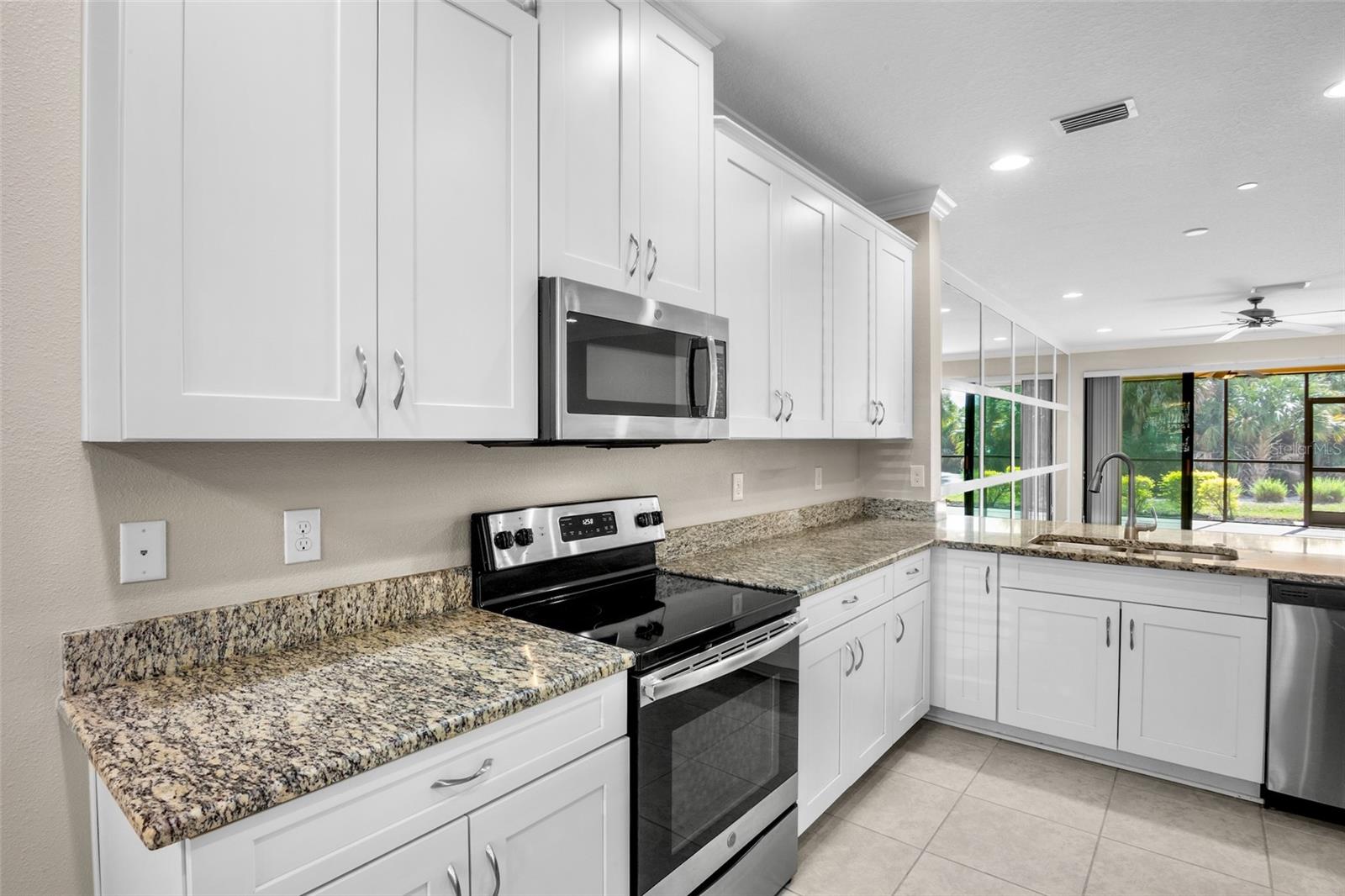 Image 9 of 36 For 5425 Cicerone Street 102