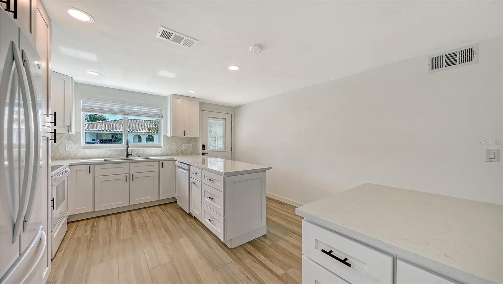 Image 10 of 70 For 909 Spanish Drive N