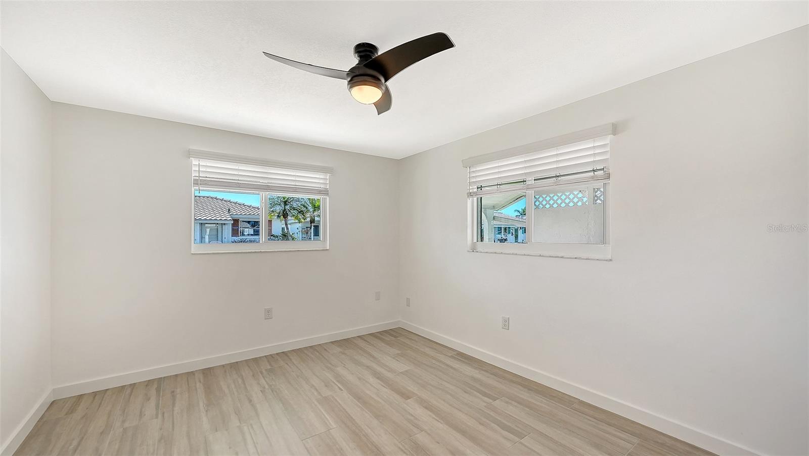 Image 25 of 70 For 909 Spanish Drive N