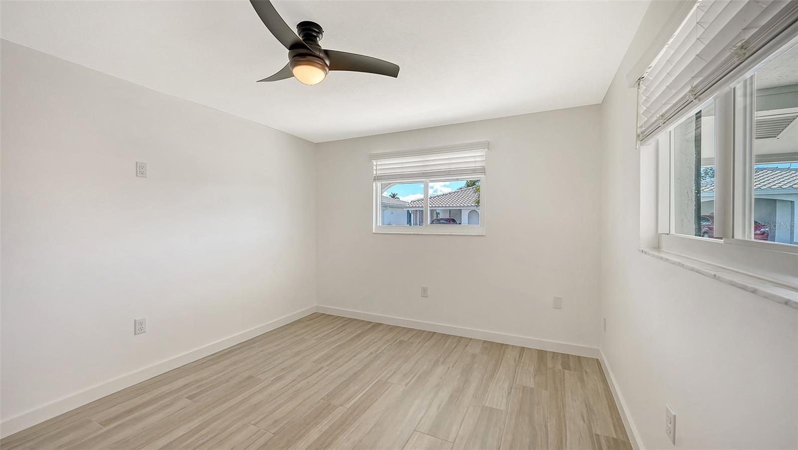 Image 27 of 70 For 909 Spanish Drive N