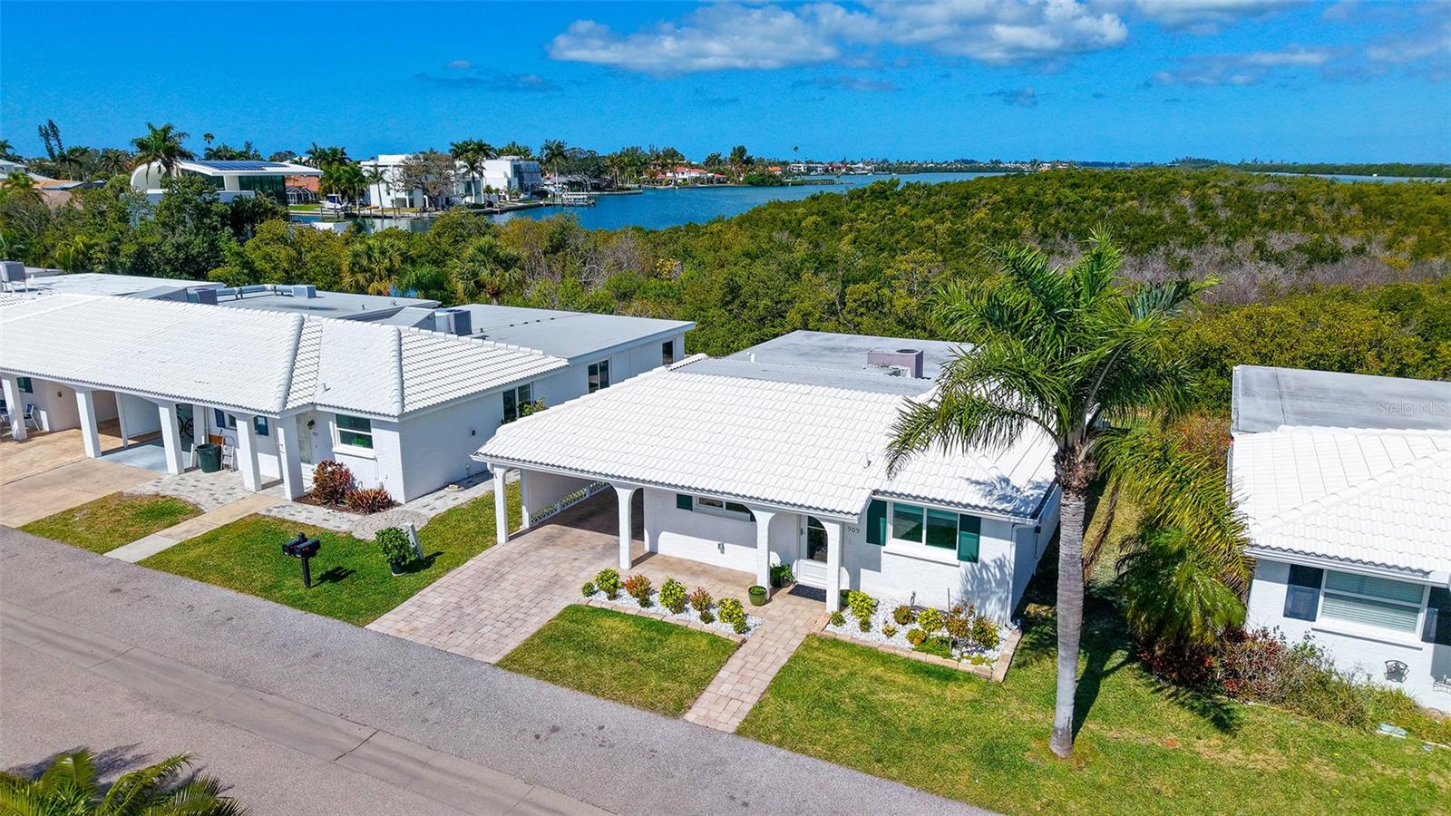 Image 3 of 70 For 909 Spanish Drive N