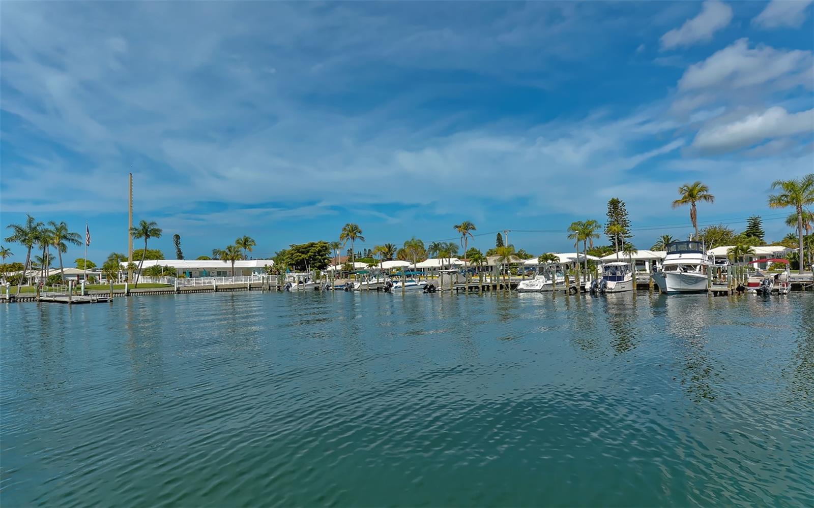 Image 54 of 70 For 909 Spanish Drive N