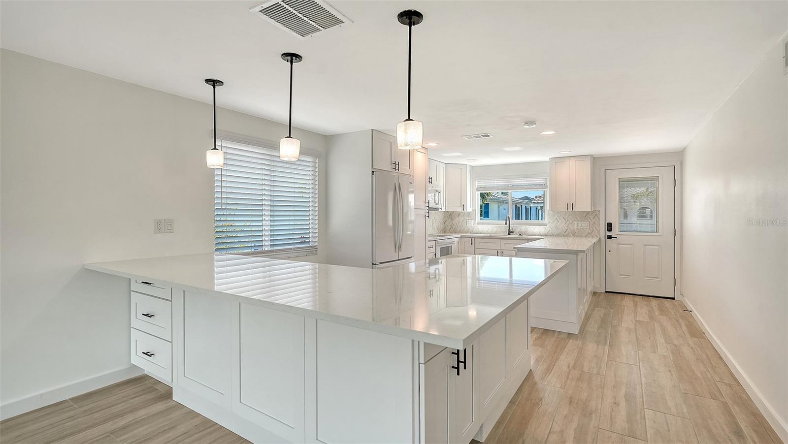 Image 7 of 70 For 909 Spanish Drive N