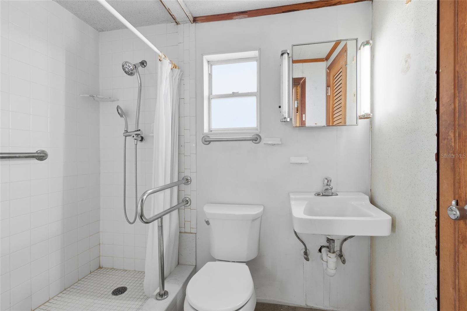 Image 15 of 27 For 2506 21st Avenue W